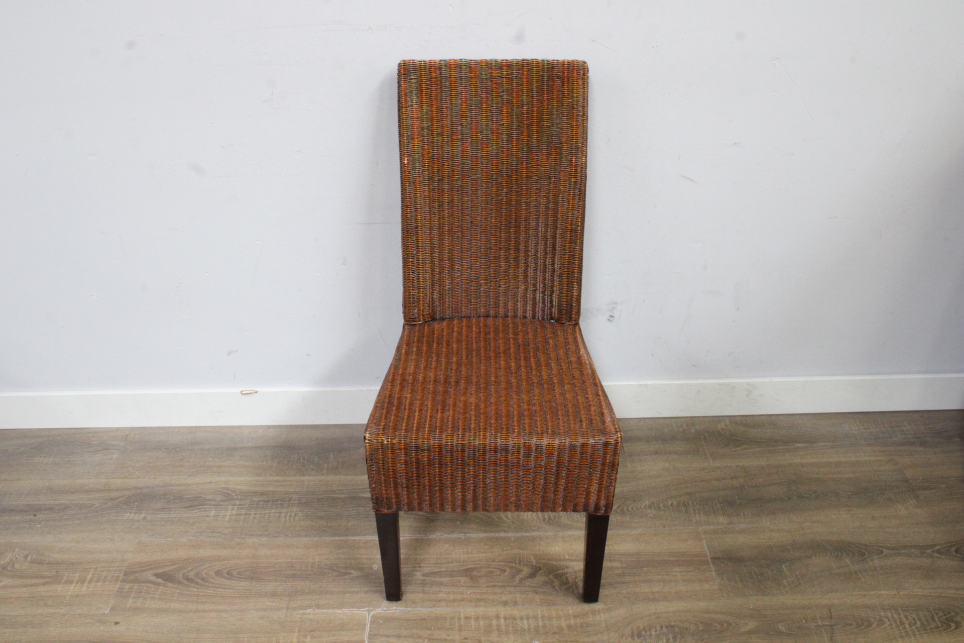 Set van 4 Gevlochten Lloyd Loom Eetkamerstoelen'' – foto 3 – kavel bij GSD Auctions, Zoeterwoude