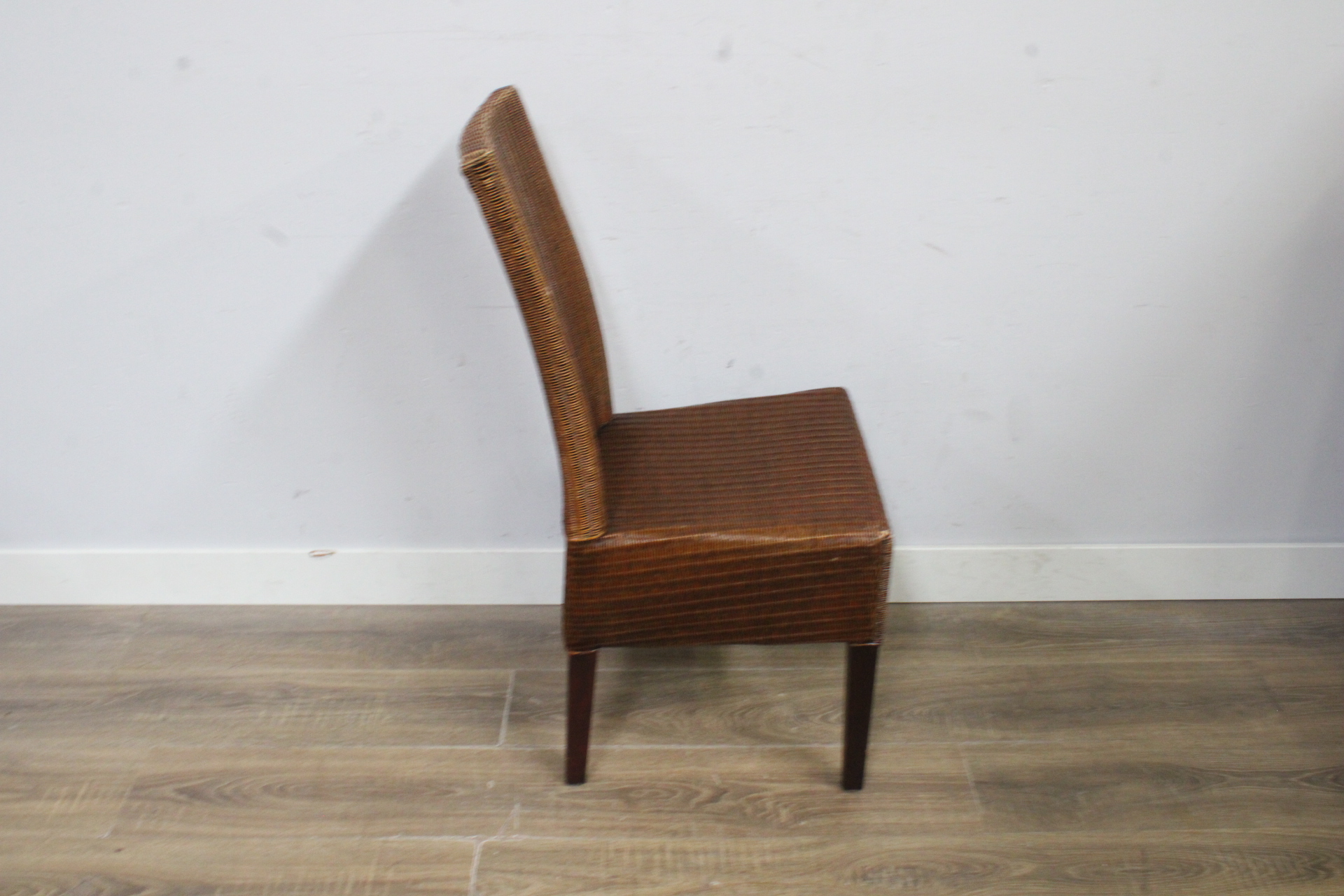 Set van 4 Gevlochten Lloyd Loom Eetkamerstoelen'' – foto 6 – kavel bij GSD Auctions, Zoeterwoude