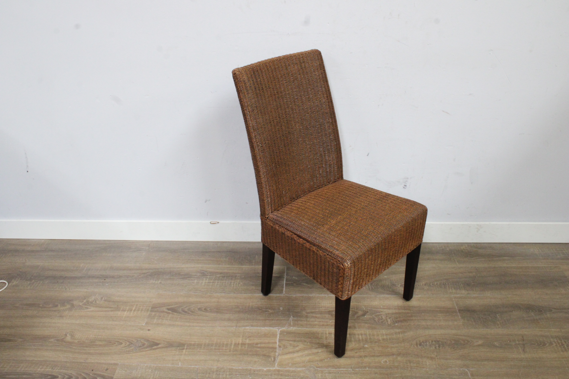 Set van 4 Gevlochten Lloyd Loom Eetkamerstoelen'' – foto 8 – kavel bij GSD Auctions, Zoeterwoude