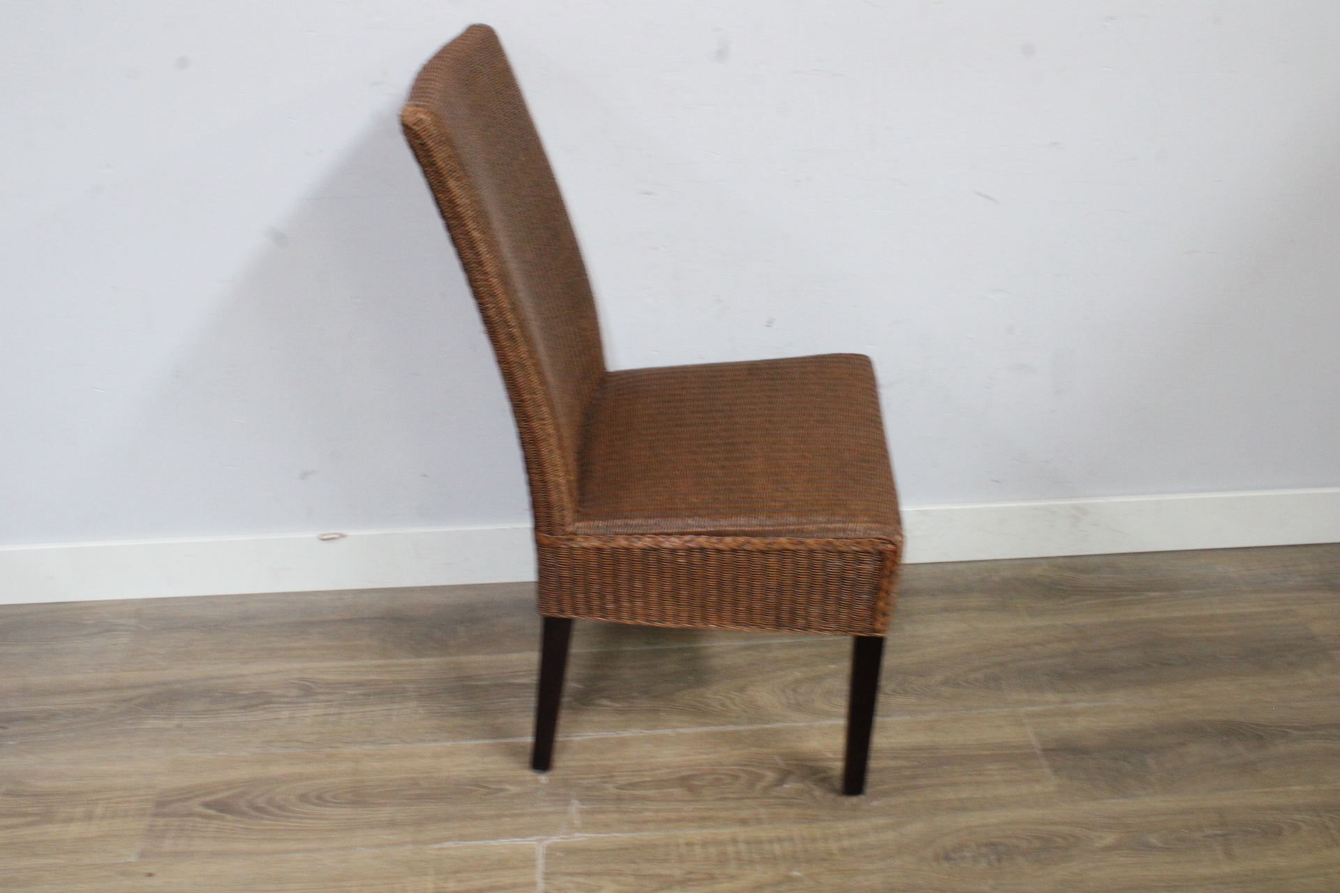 Set van 4 Gevlochten Lloyd Loom Eetkamerstoelen'' – foto 9 – kavel bij GSD Auctions, Zoeterwoude