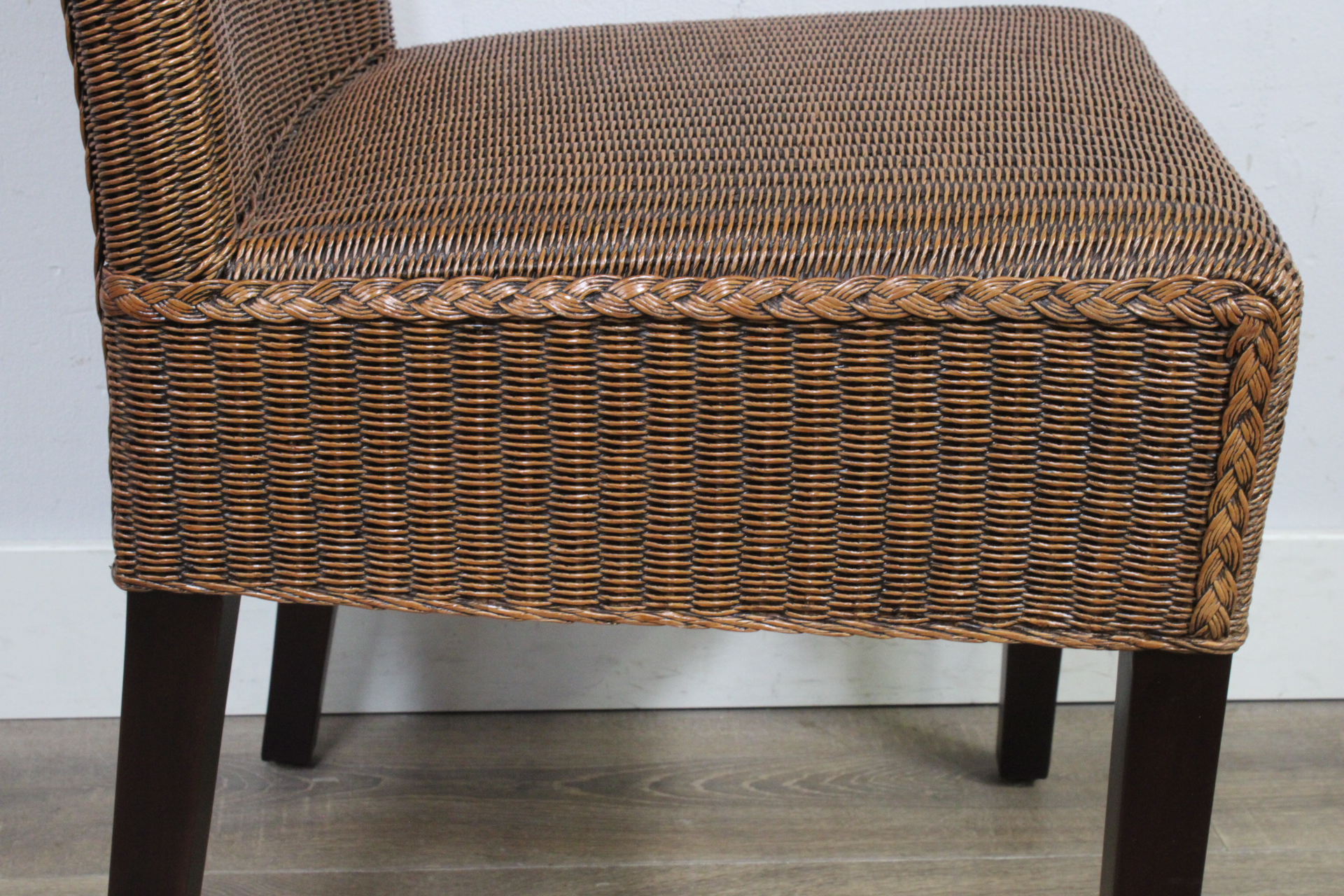 Set van 4 Gevlochten Lloyd Loom Eetkamerstoelen'' – foto 10 – kavel bij GSD Auctions, Zoeterwoude