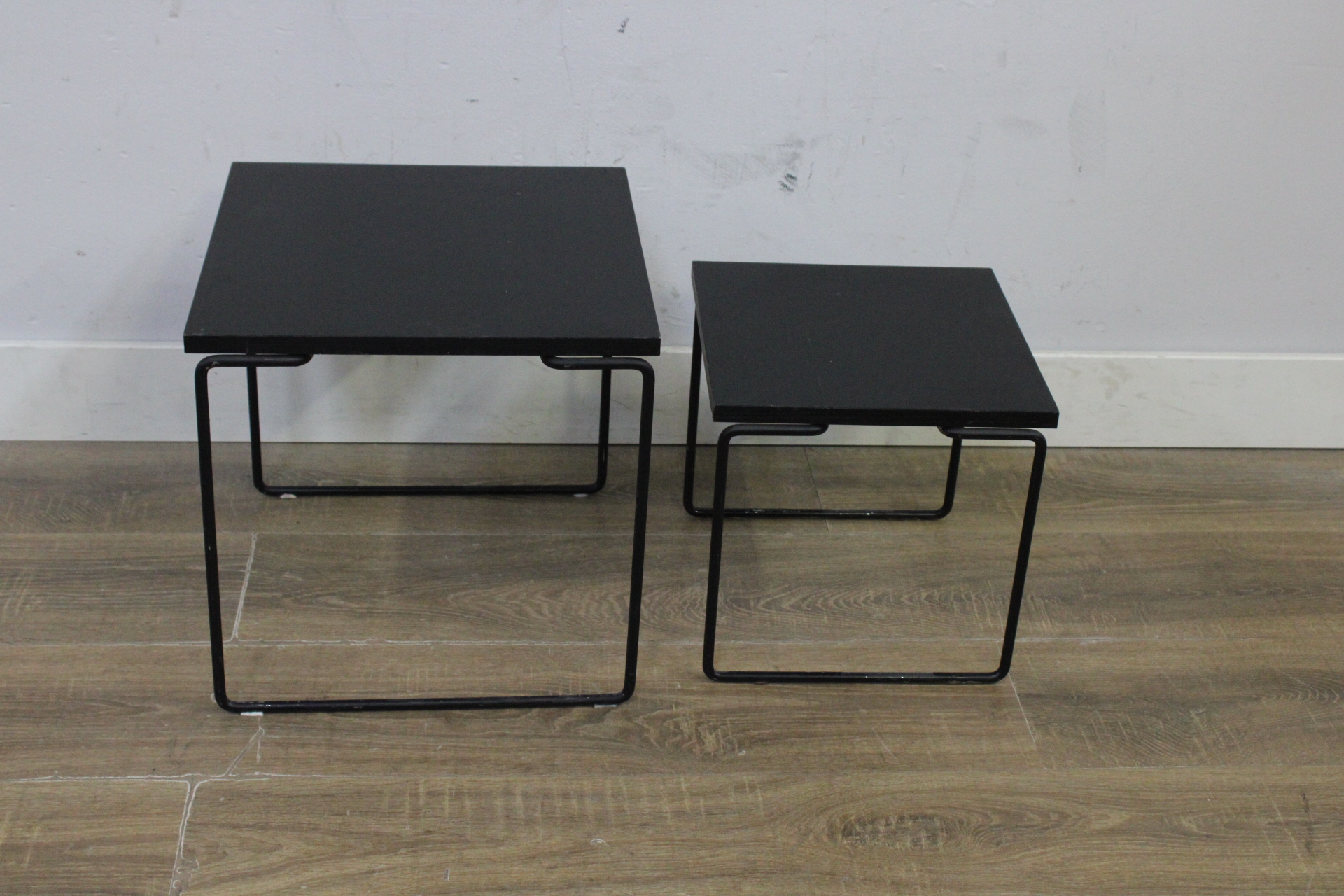 Set van twee zwarte bijzettafels'' – foto 4 – kavel bij GSD Auctions, Zoeterwoude