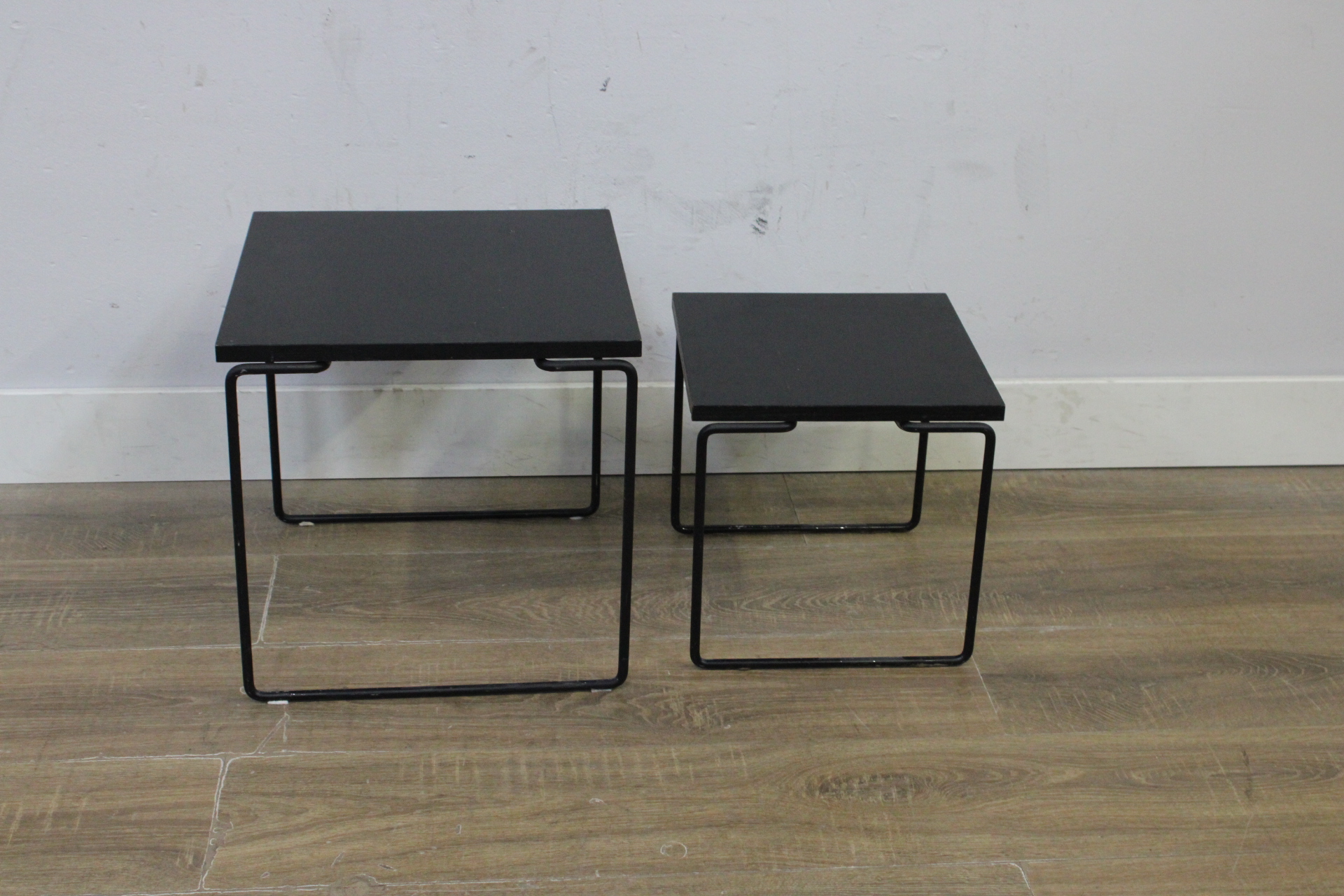 Set van twee zwarte bijzettafels'' – foto 5 – kavel bij GSD Auctions, Zoeterwoude