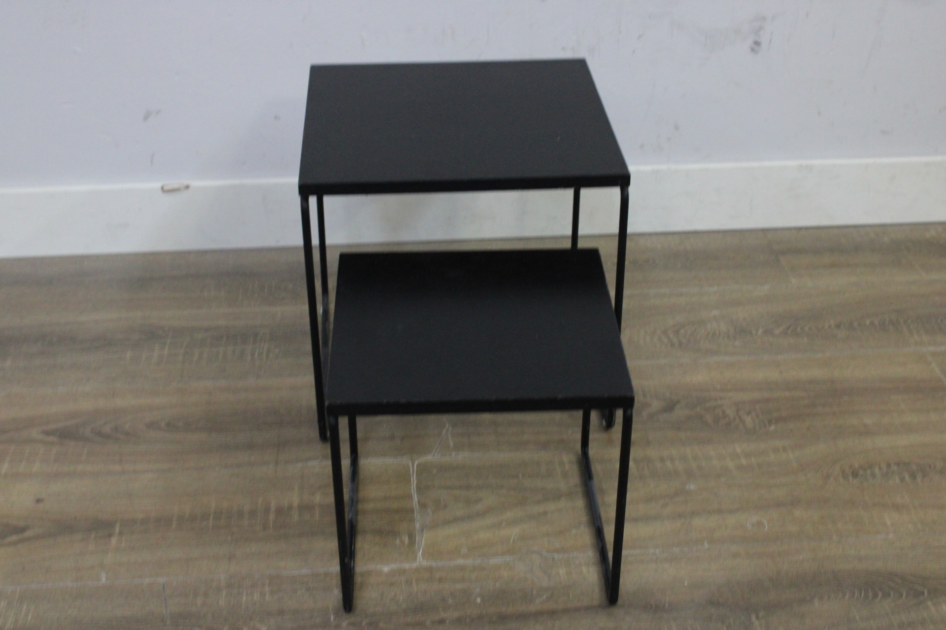 Set van twee zwarte bijzettafels'' – foto 7 – kavel bij GSD Auctions, Zoeterwoude
