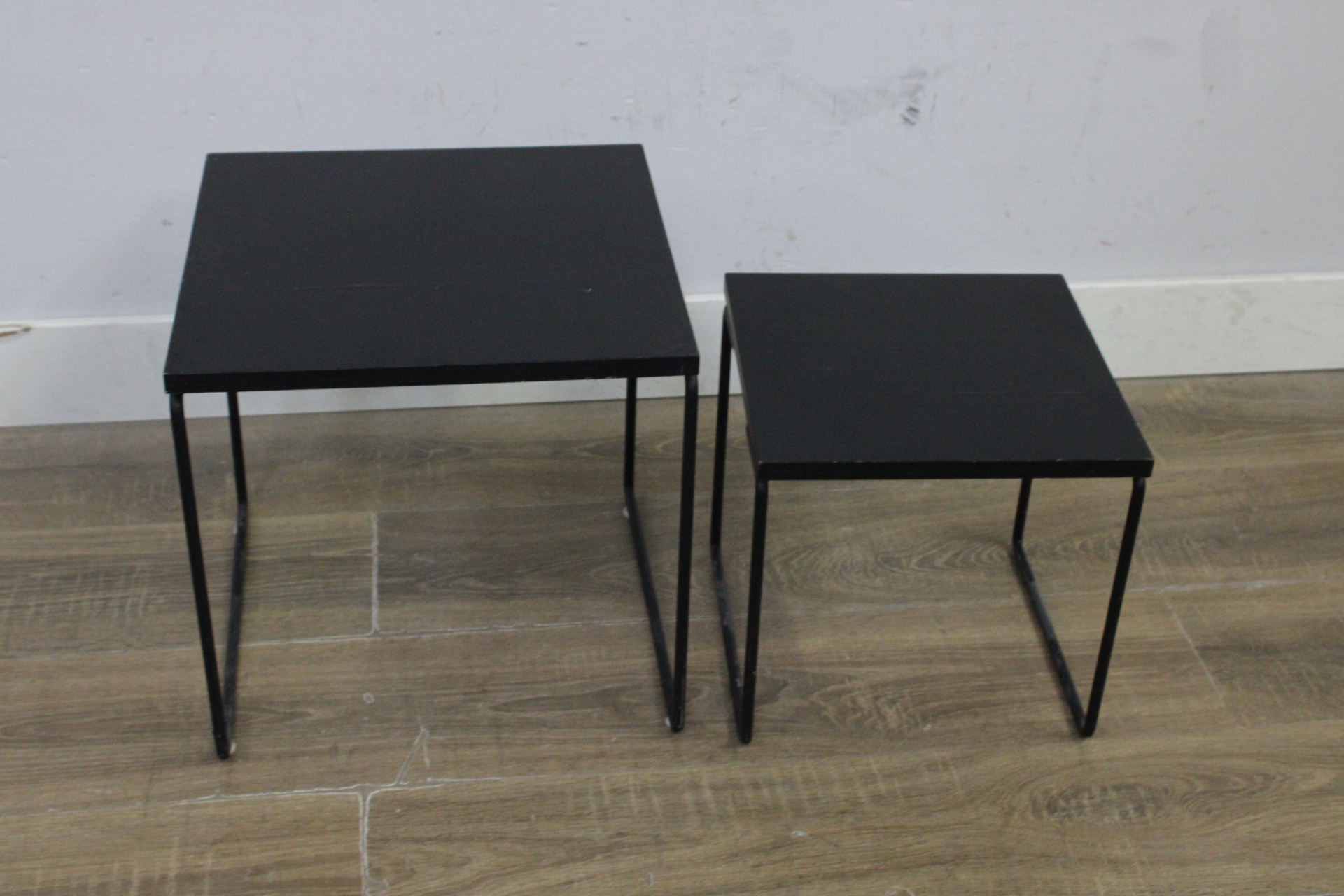 Set van twee zwarte bijzettafels'' – foto 8 – kavel bij GSD Auctions, Zoeterwoude