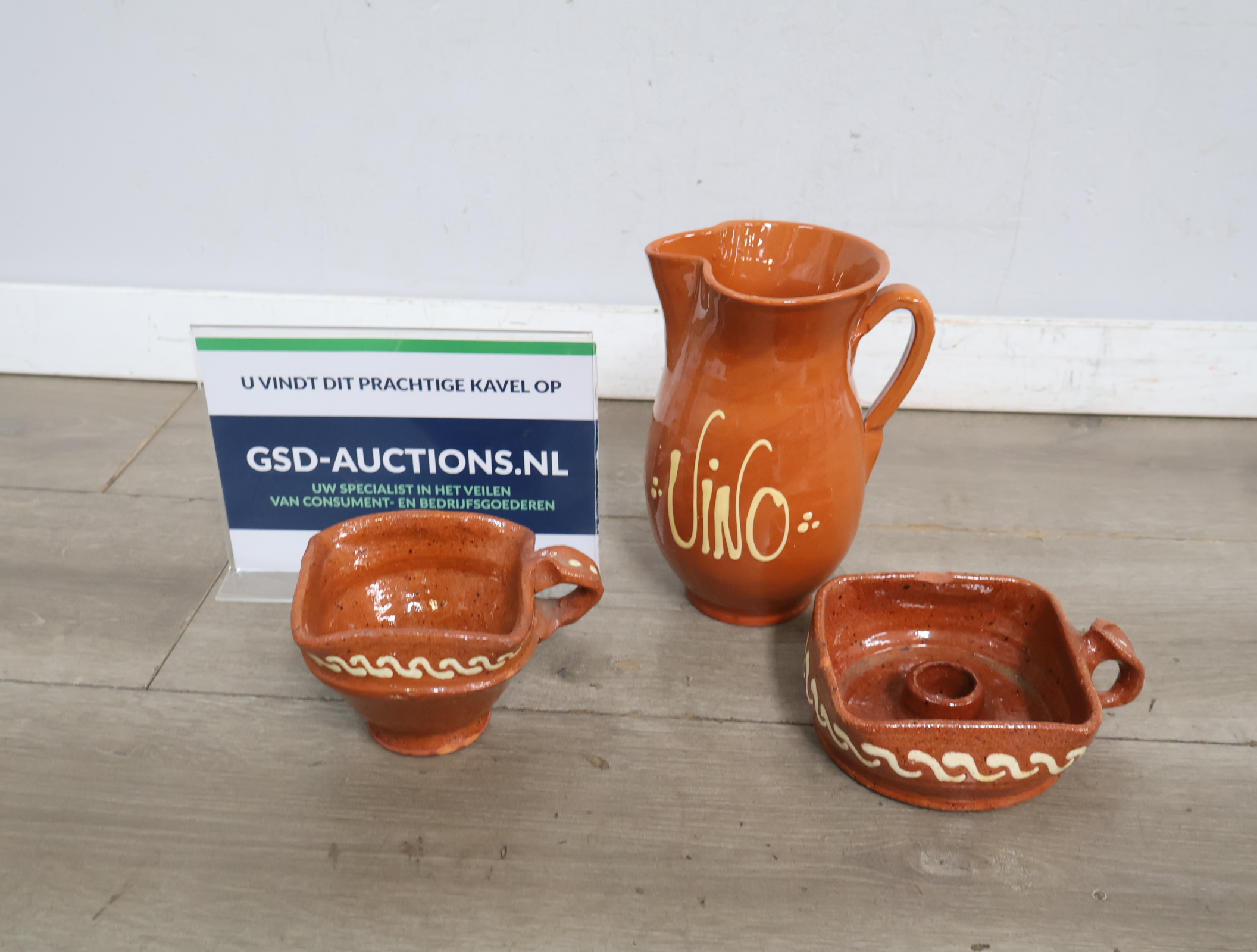 Set van keramische wijnkaraf en schaaltjes'' – foto 2 – kavel bij GSD Auctions, Zoeterwoude