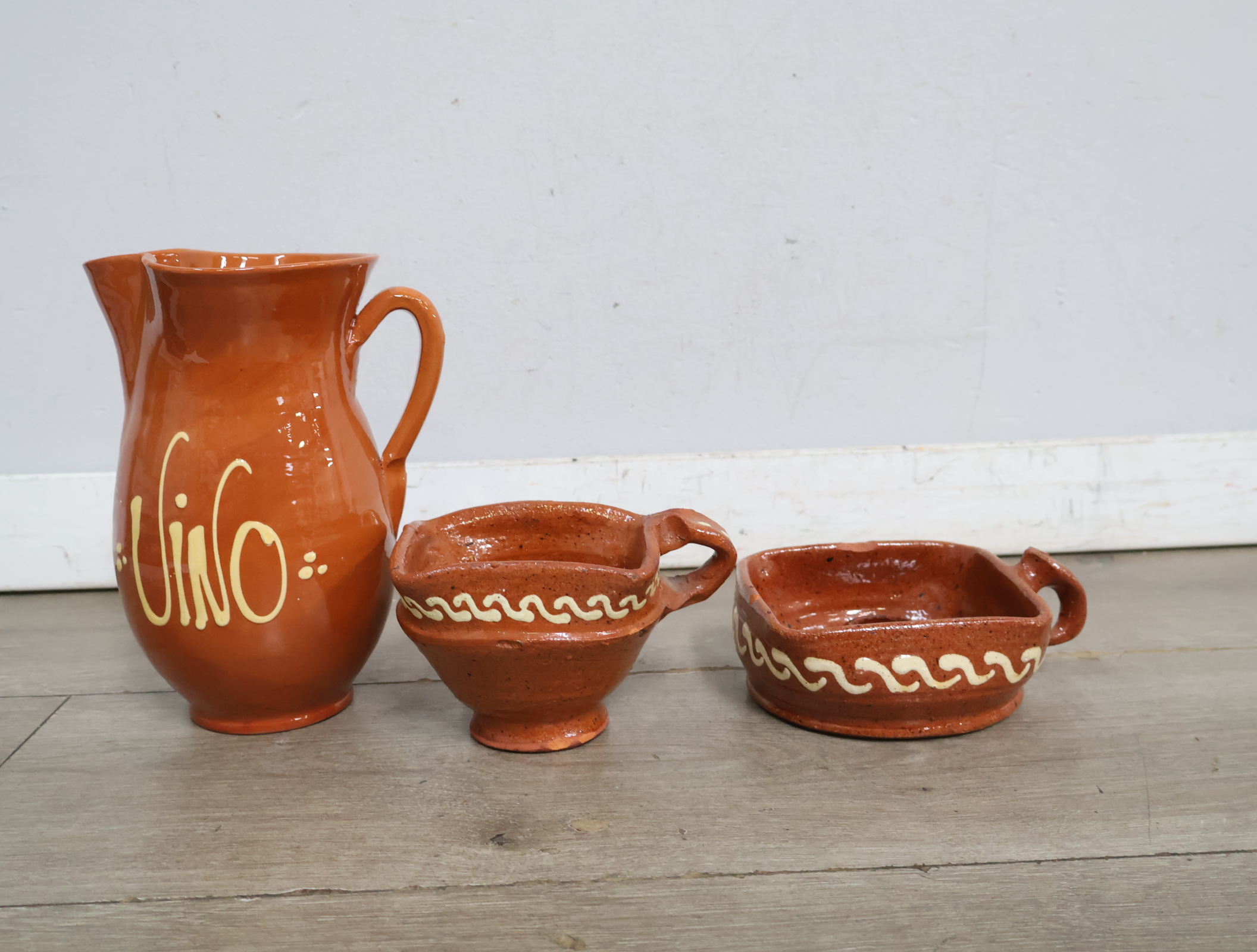 Set van keramische wijnkaraf en schaaltjes'' – foto 4 – kavel bij GSD Auctions, Zoeterwoude
