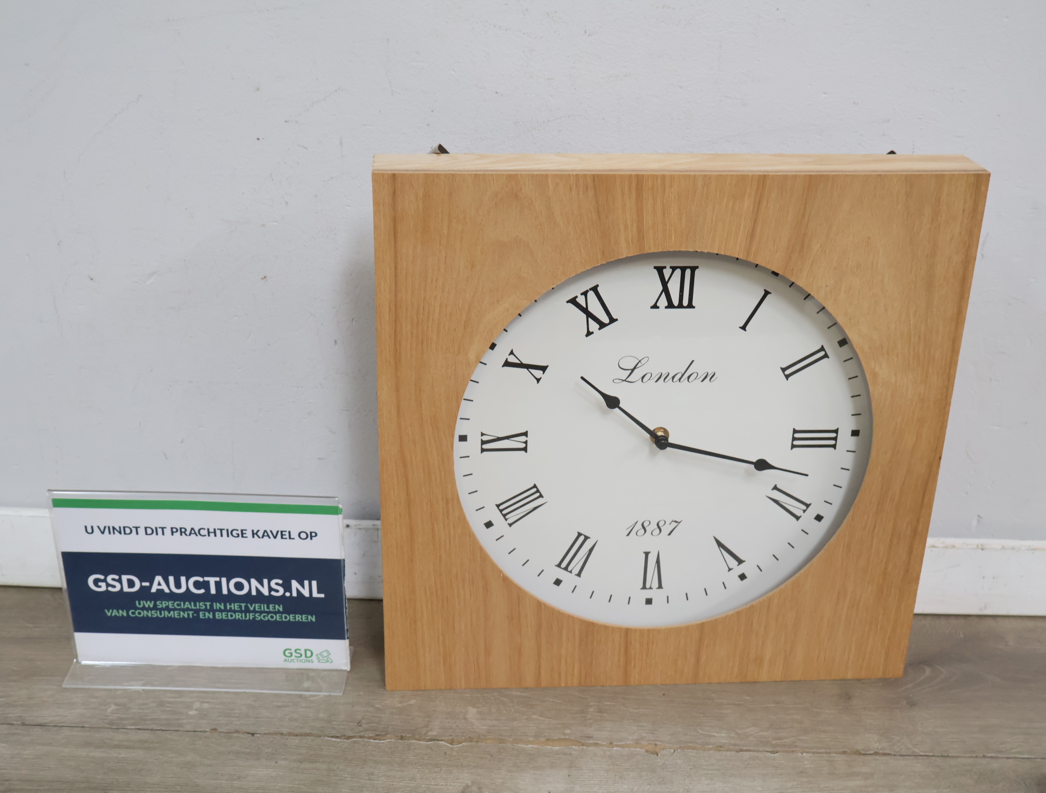 Wandklok met houten omlijsting'' – foto 2 – kavel bij GSD Auctions, Zoeterwoude