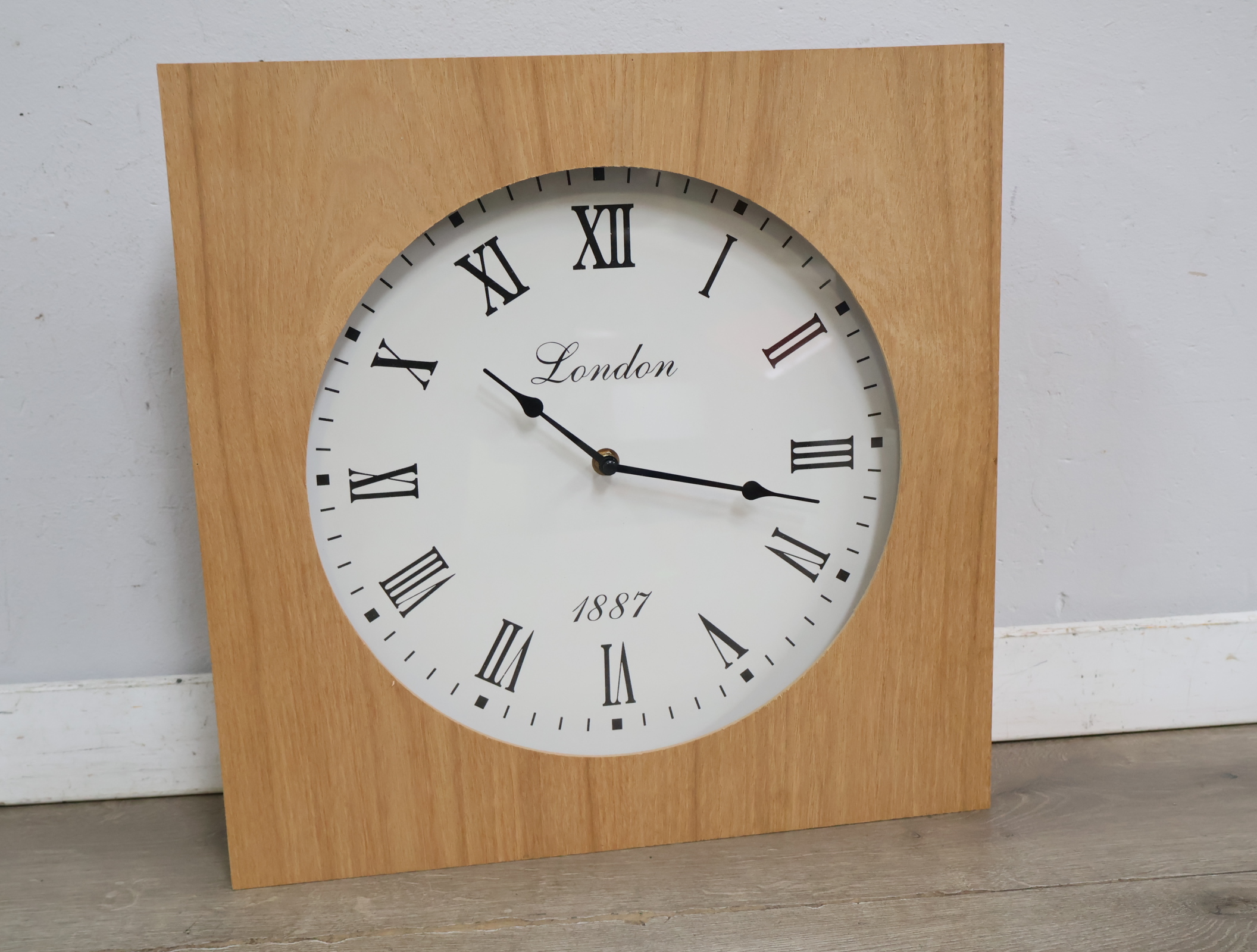 Wandklok met houten omlijsting'' – foto 3 – kavel bij GSD Auctions, Zoeterwoude