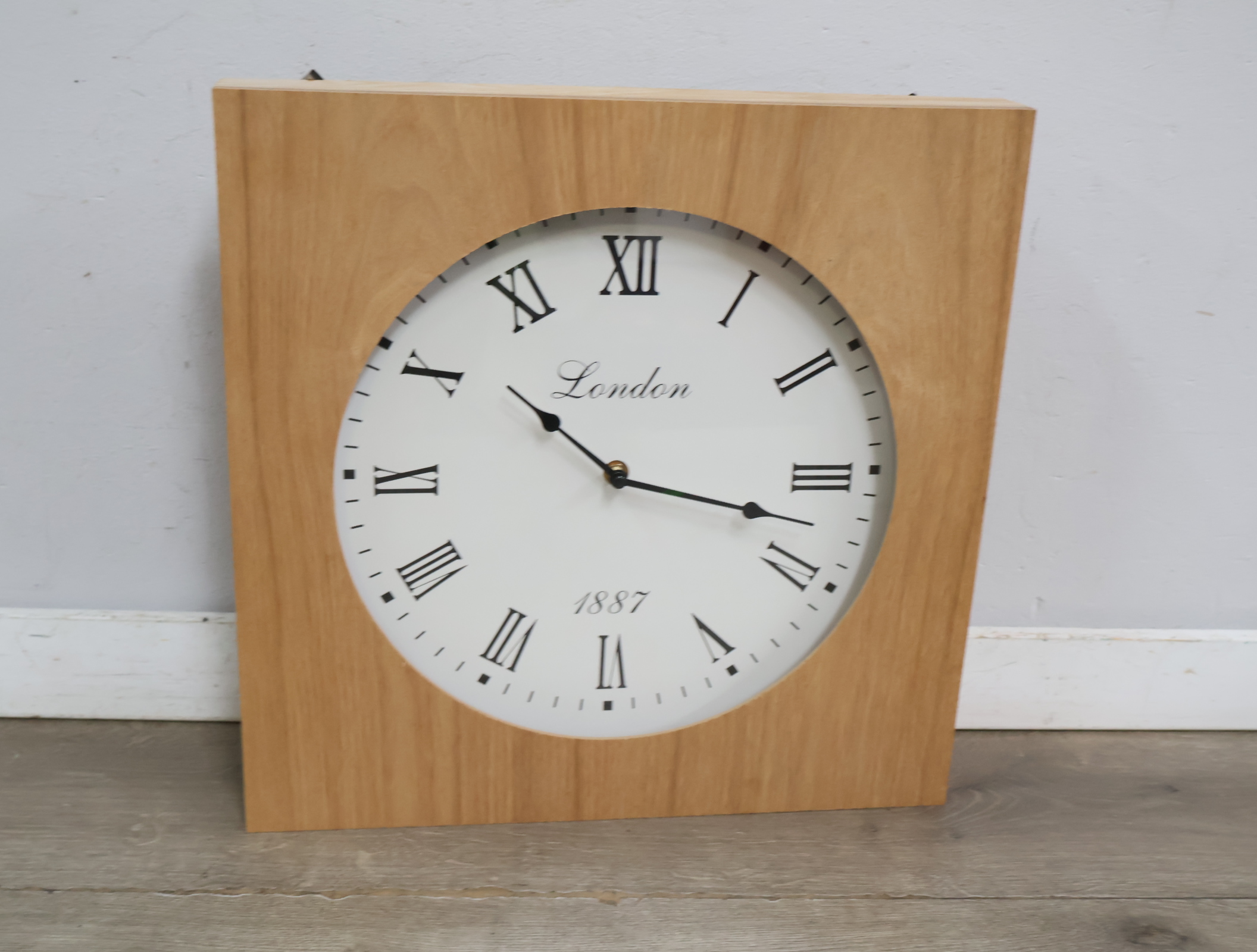 Wandklok met houten omlijsting'' – foto 4 – kavel bij GSD Auctions, Zoeterwoude