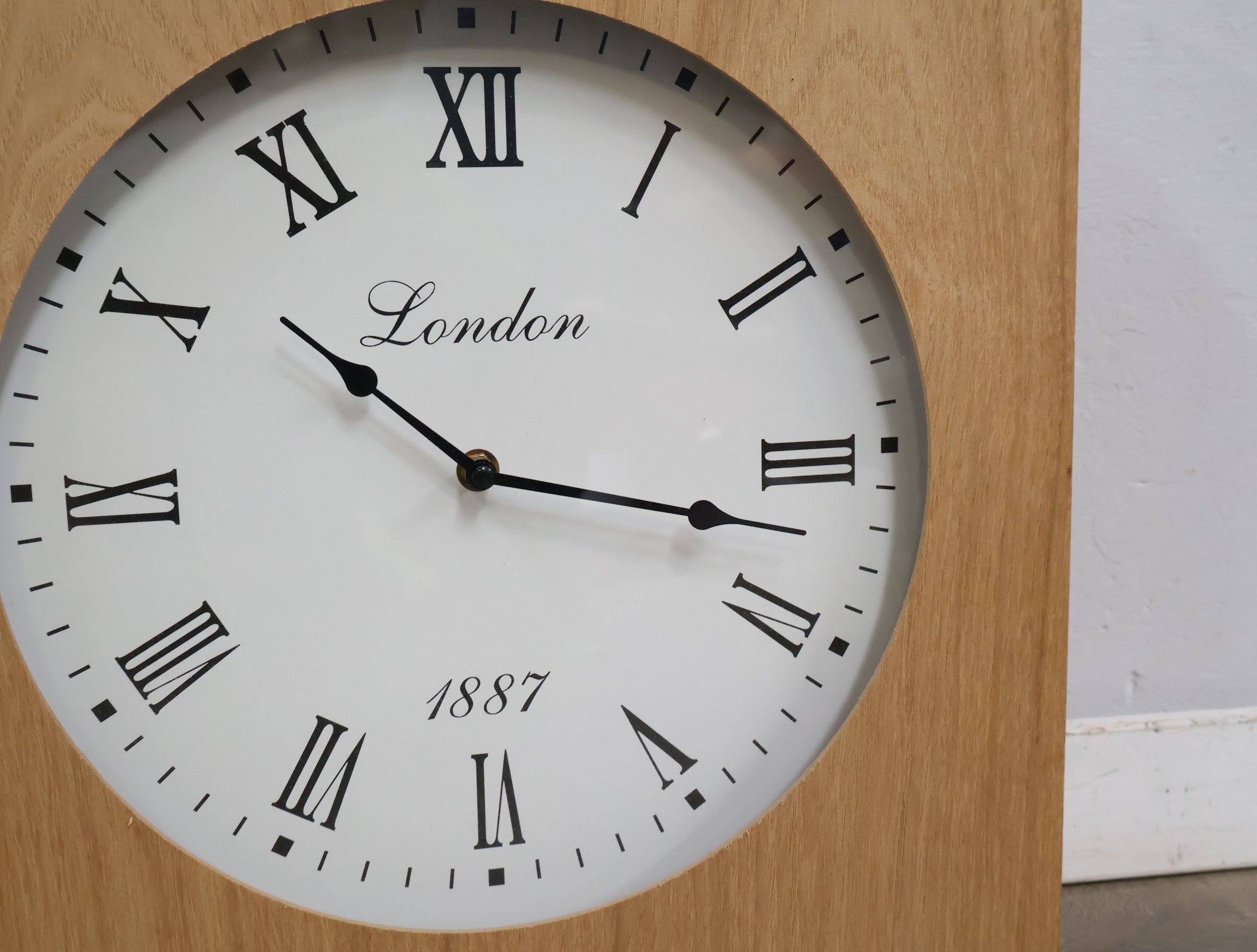 Wandklok met houten omlijsting'' – foto 6 – kavel bij GSD Auctions, Zoeterwoude