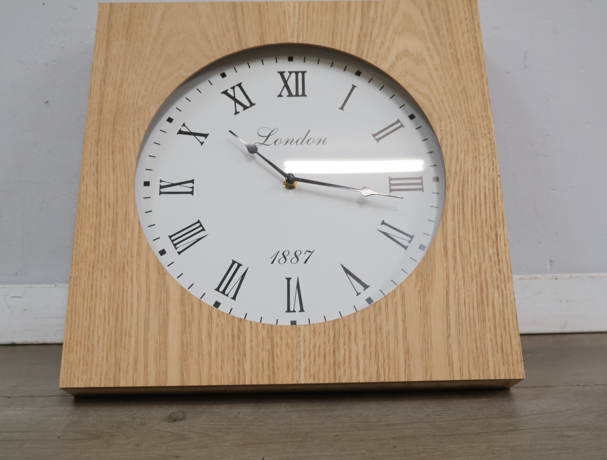 Wandklok met houten omlijsting'' – foto 9 – kavel bij GSD Auctions, Zoeterwoude