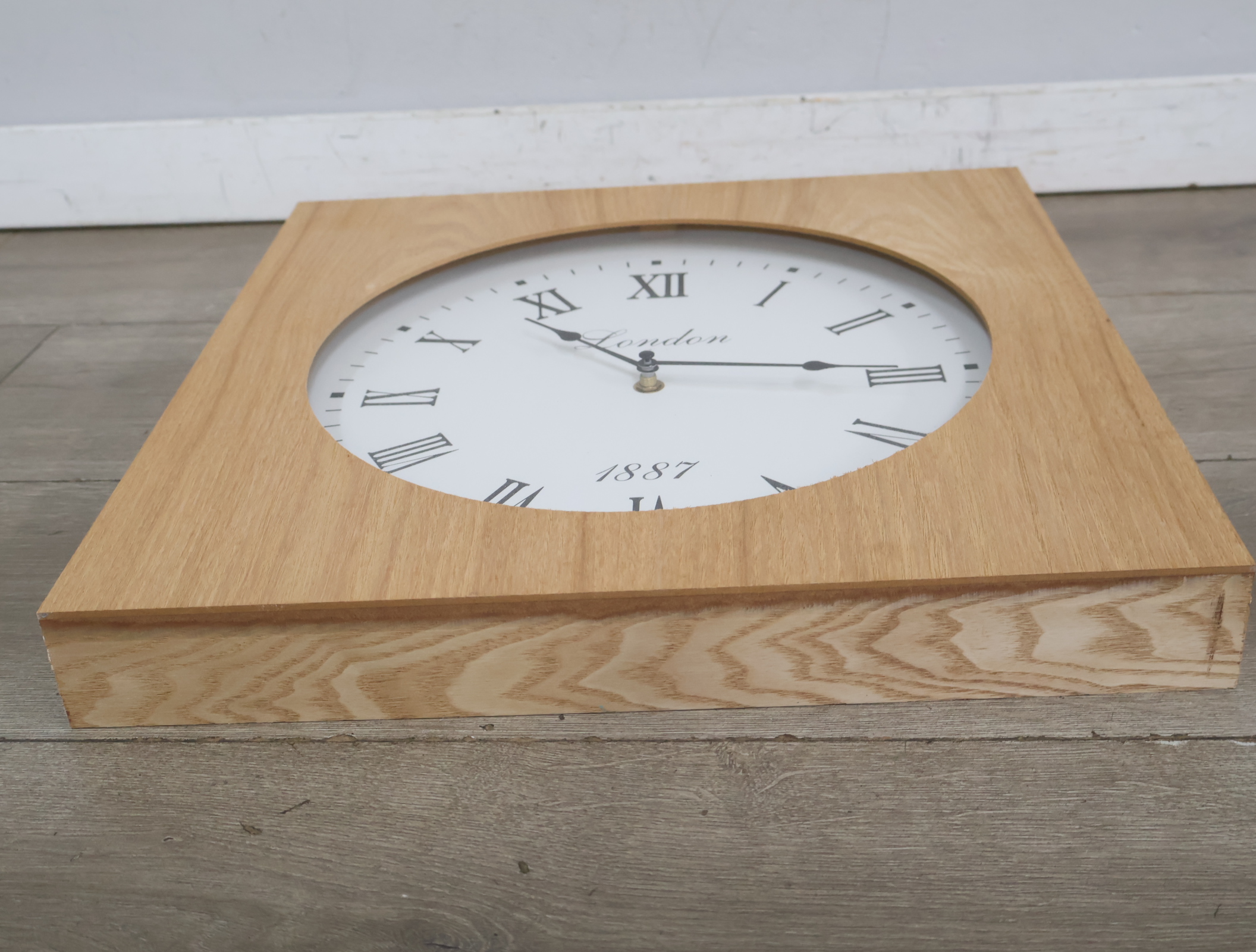 Wandklok met houten omlijsting'' – foto 10 – kavel bij GSD Auctions, Zoeterwoude