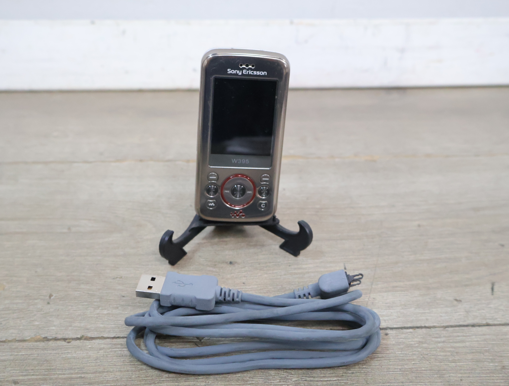 Sony Ericsson W395 mobiele telefoon met accessoires'' – foto 6 – kavel bij GSD Auctions, Zoeterwoude