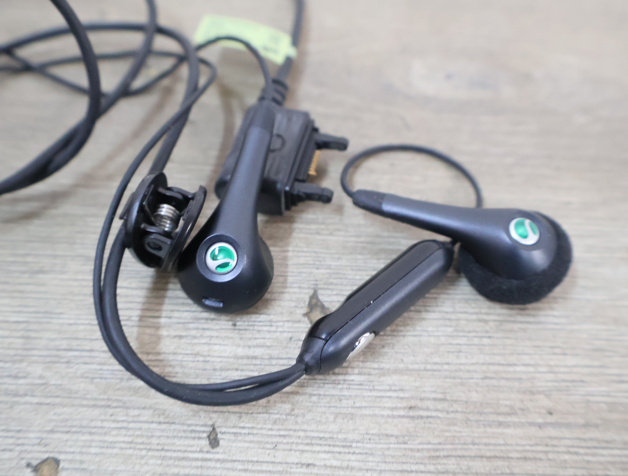 Sony Ericsson W395 mobiele telefoon met accessoires'' – foto 8 – kavel bij GSD Auctions, Zoeterwoude