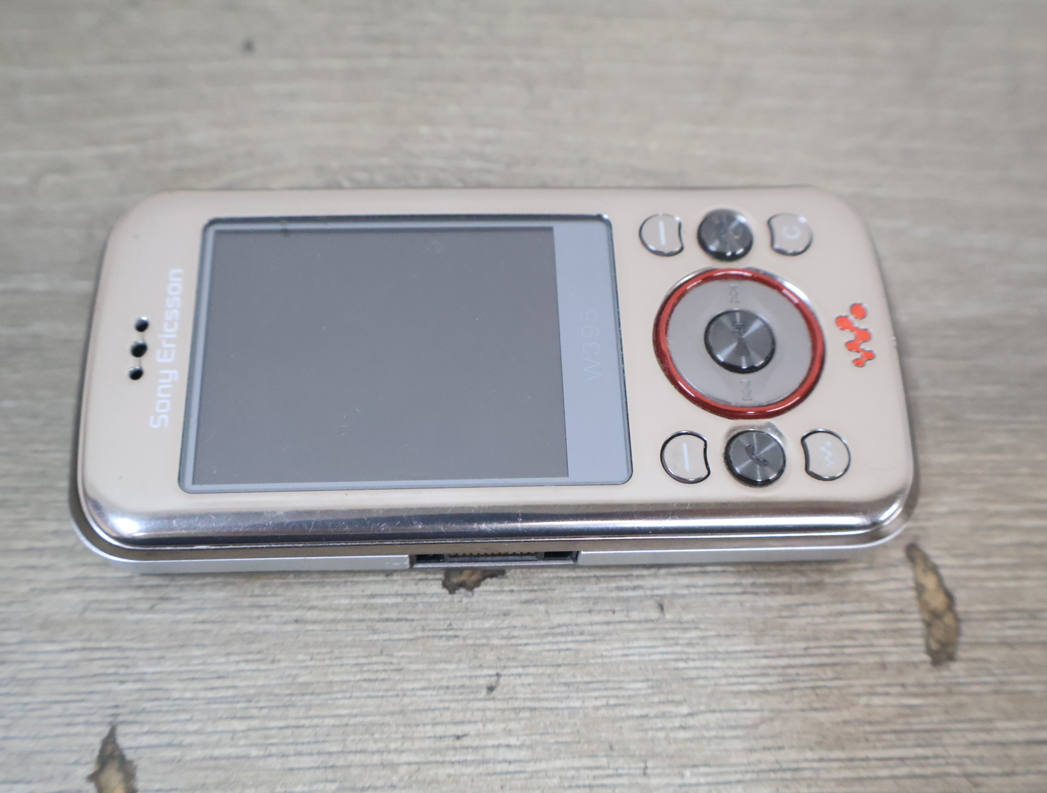 Sony Ericsson W395 mobiele telefoon met accessoires'' – foto 9 – kavel bij GSD Auctions, Zoeterwoude