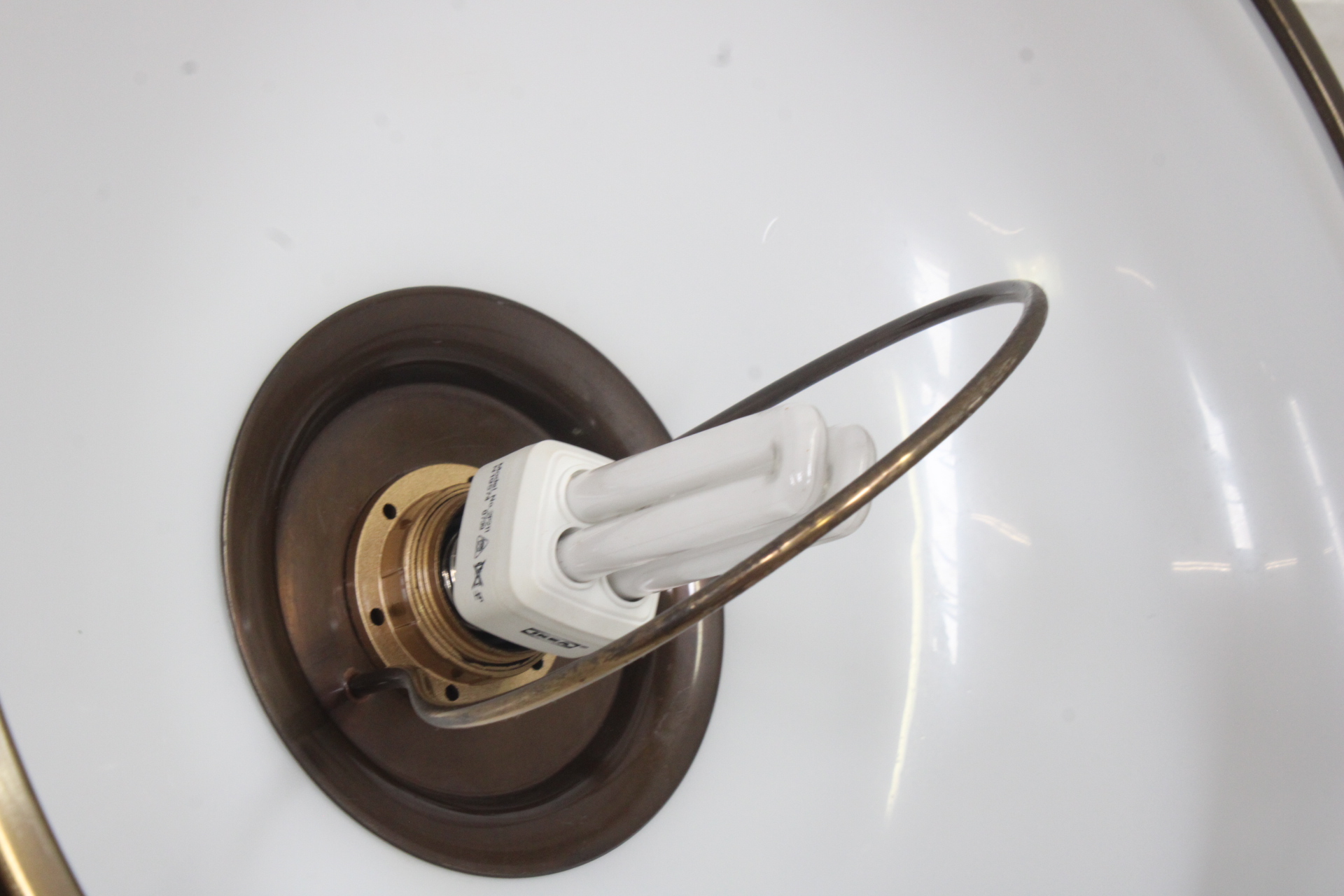 Hanglamp met glazen kap en messing armatuur'' – foto 7 – kavel bij GSD Auctions, Zoeterwoude