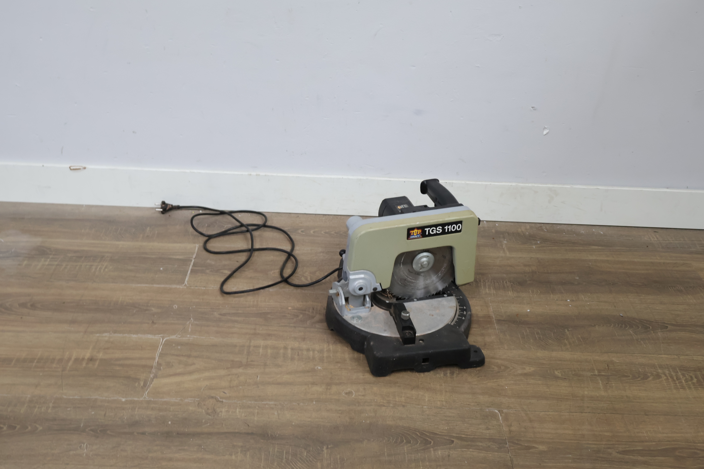 Top TGS 1100 verstekzaag – foto 3 – kavel bij GSD Auctions, Zoeterwoude