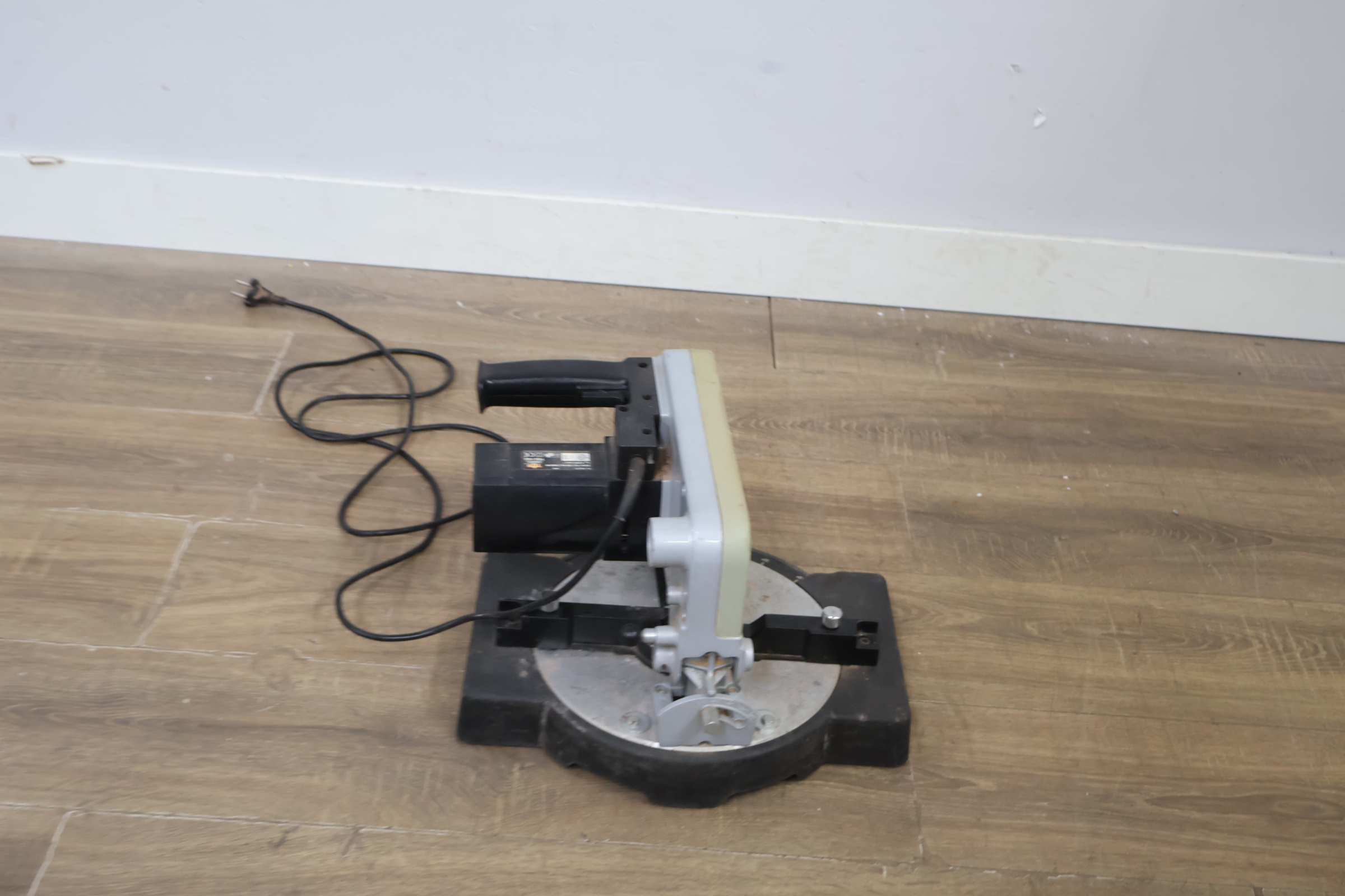 Top TGS 1100 verstekzaag – foto 5 – kavel bij GSD Auctions, Zoeterwoude