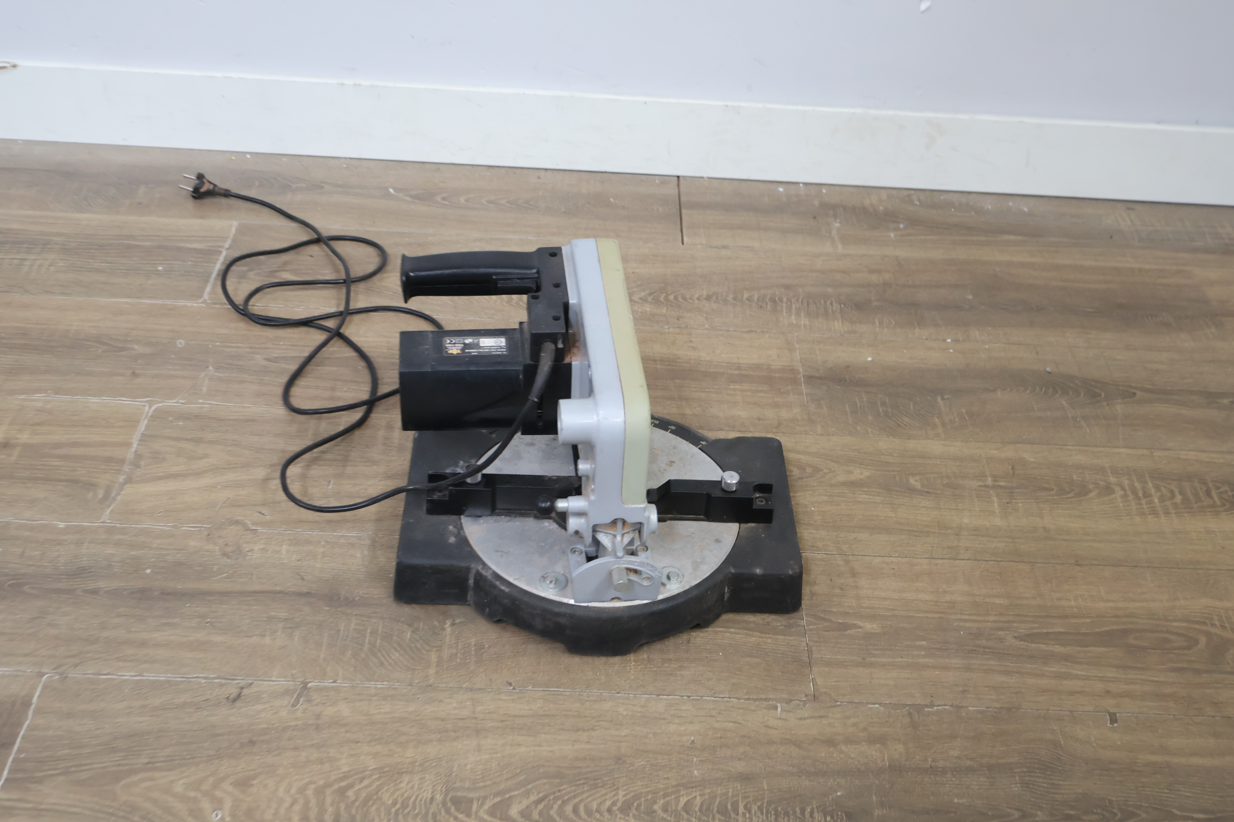 Top TGS 1100 verstekzaag – foto 6 – kavel bij GSD Auctions, Zoeterwoude