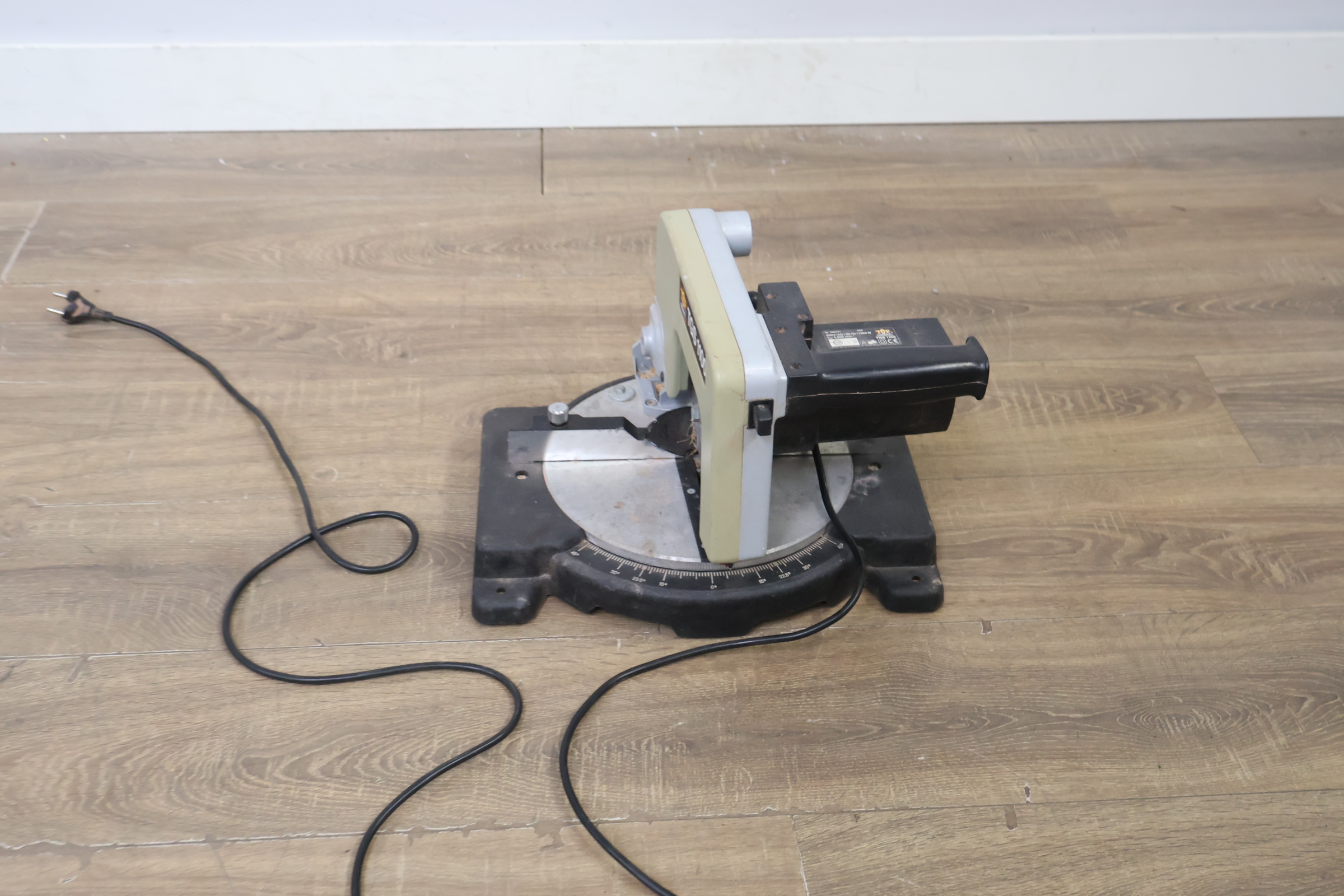 Top TGS 1100 verstekzaag – foto 9 – kavel bij GSD Auctions, Zoeterwoude