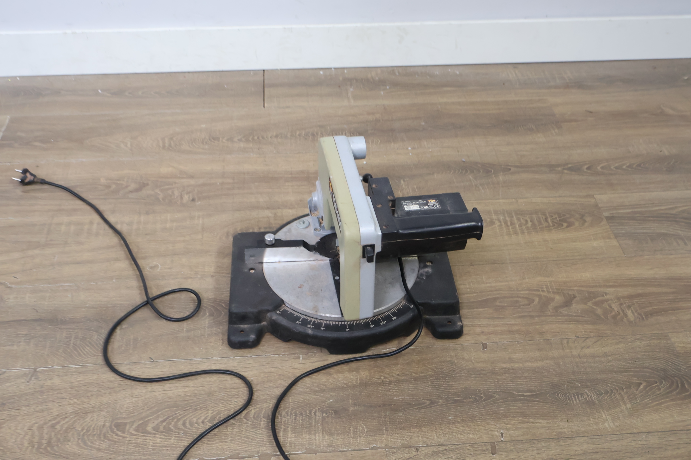 Top TGS 1100 verstekzaag – foto 10 – kavel bij GSD Auctions, Zoeterwoude