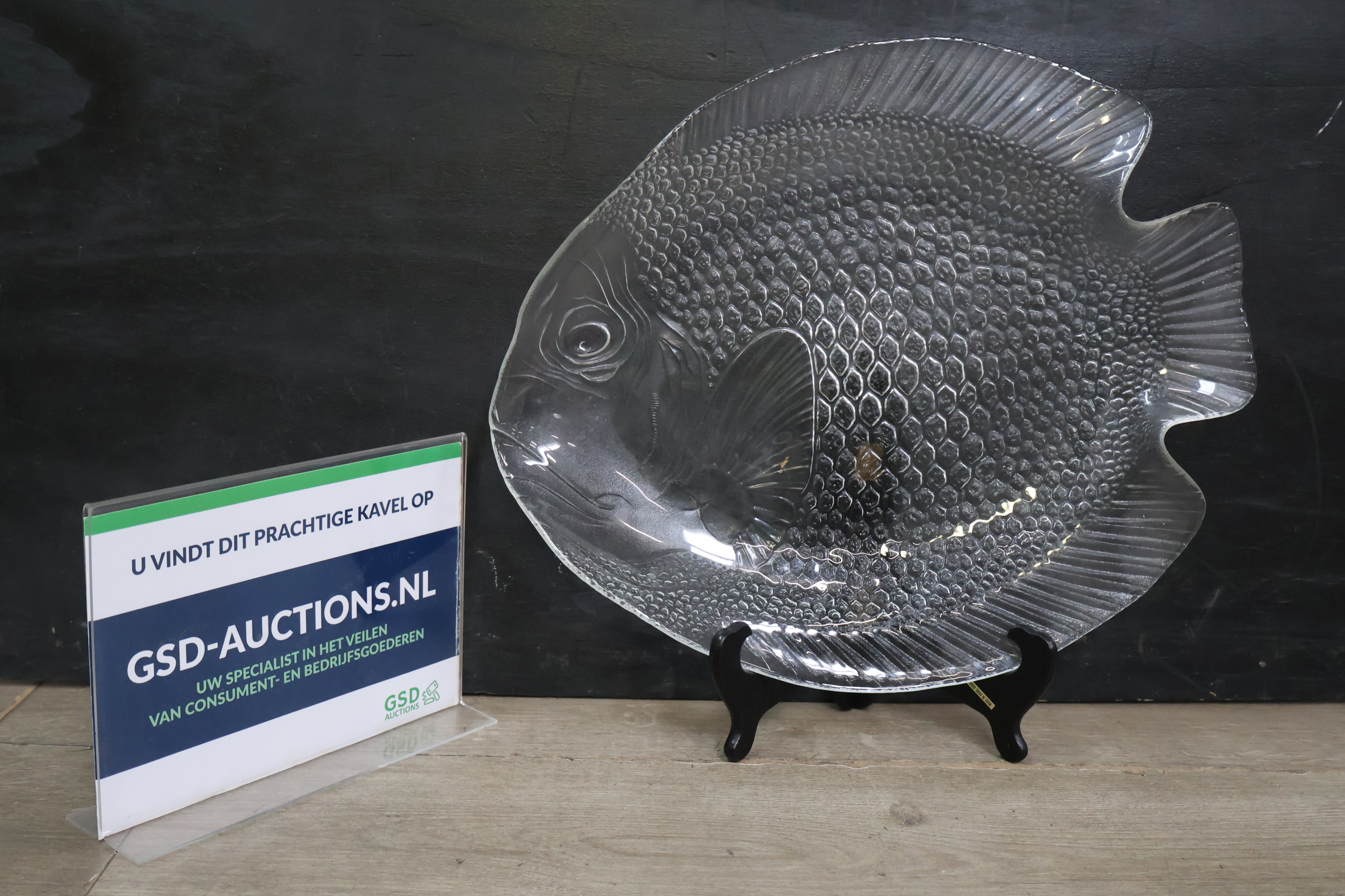Glazen visvormig serveerschaal' – foto 2 – kavel bij GSD Auctions, Zoeterwoude