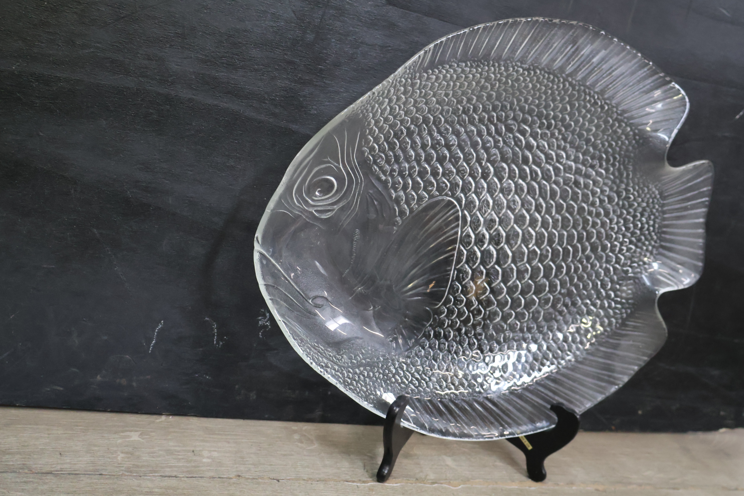Glazen visvormig serveerschaal' – foto 6 – kavel bij GSD Auctions, Zoeterwoude