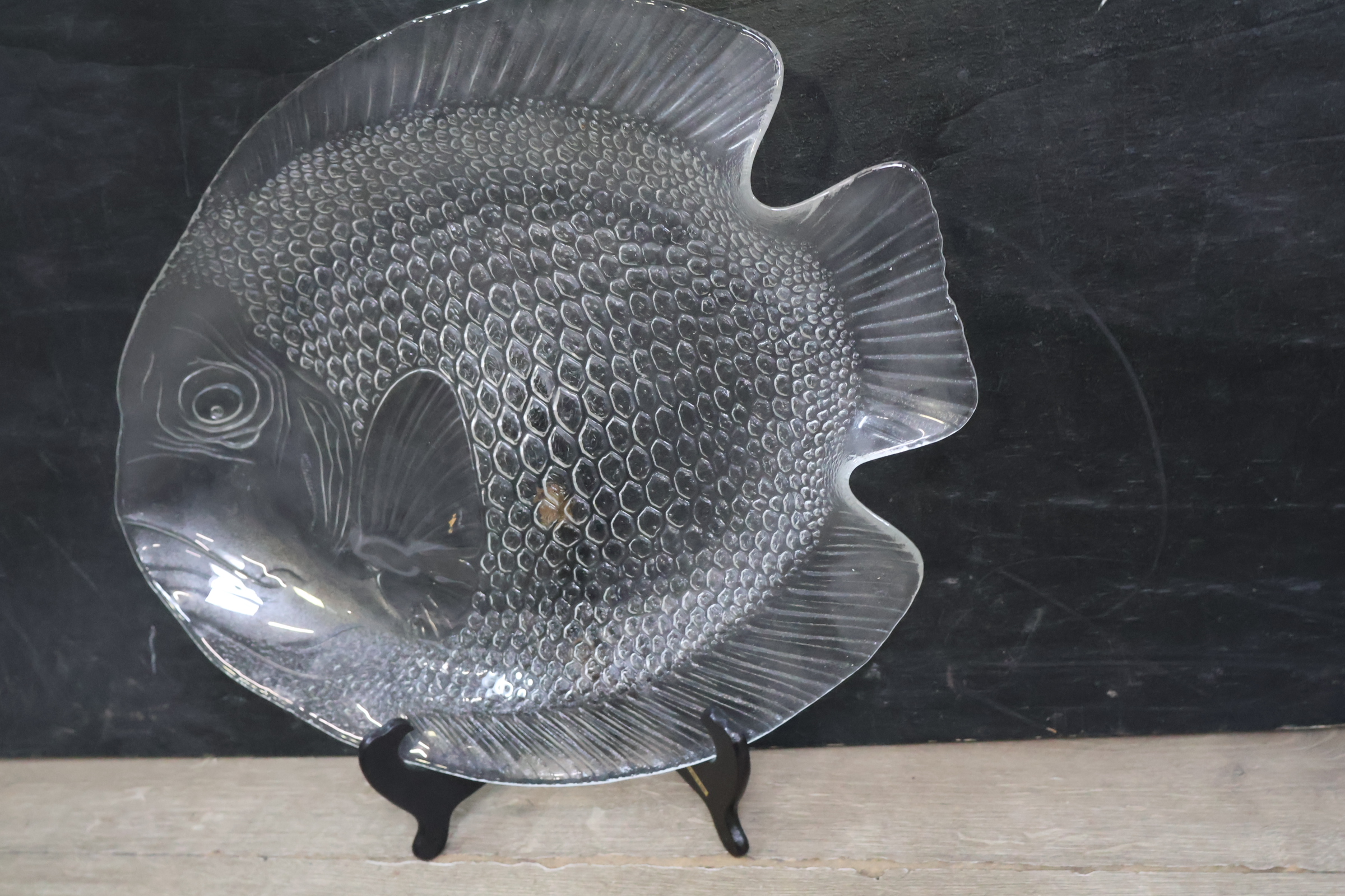 Glazen visvormig serveerschaal' – foto 7 – kavel bij GSD Auctions, Zoeterwoude