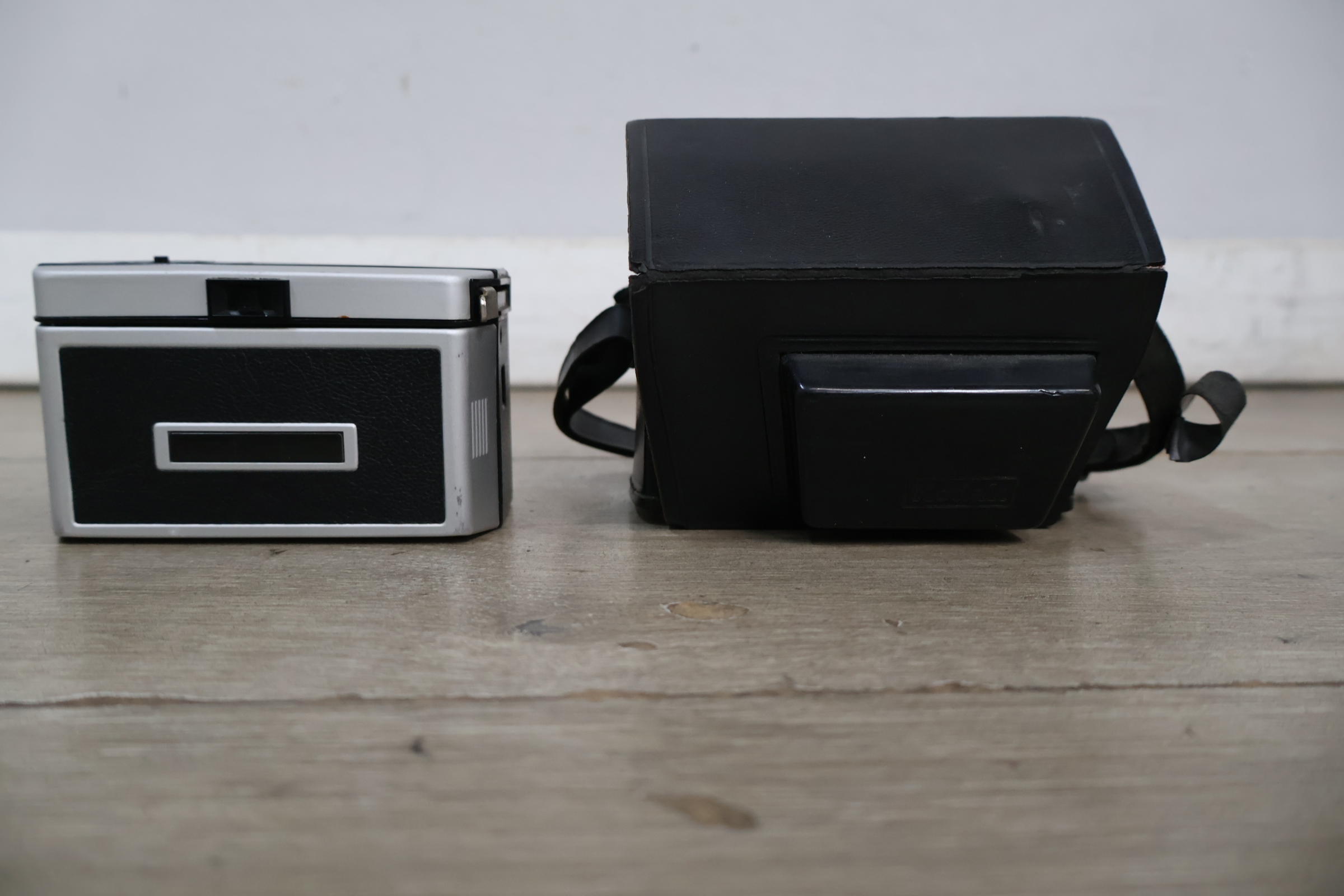 Kodak Instamatic 104 camera met leren draagtas' – foto 6 – kavel bij GSD Auctions, Zoeterwoude