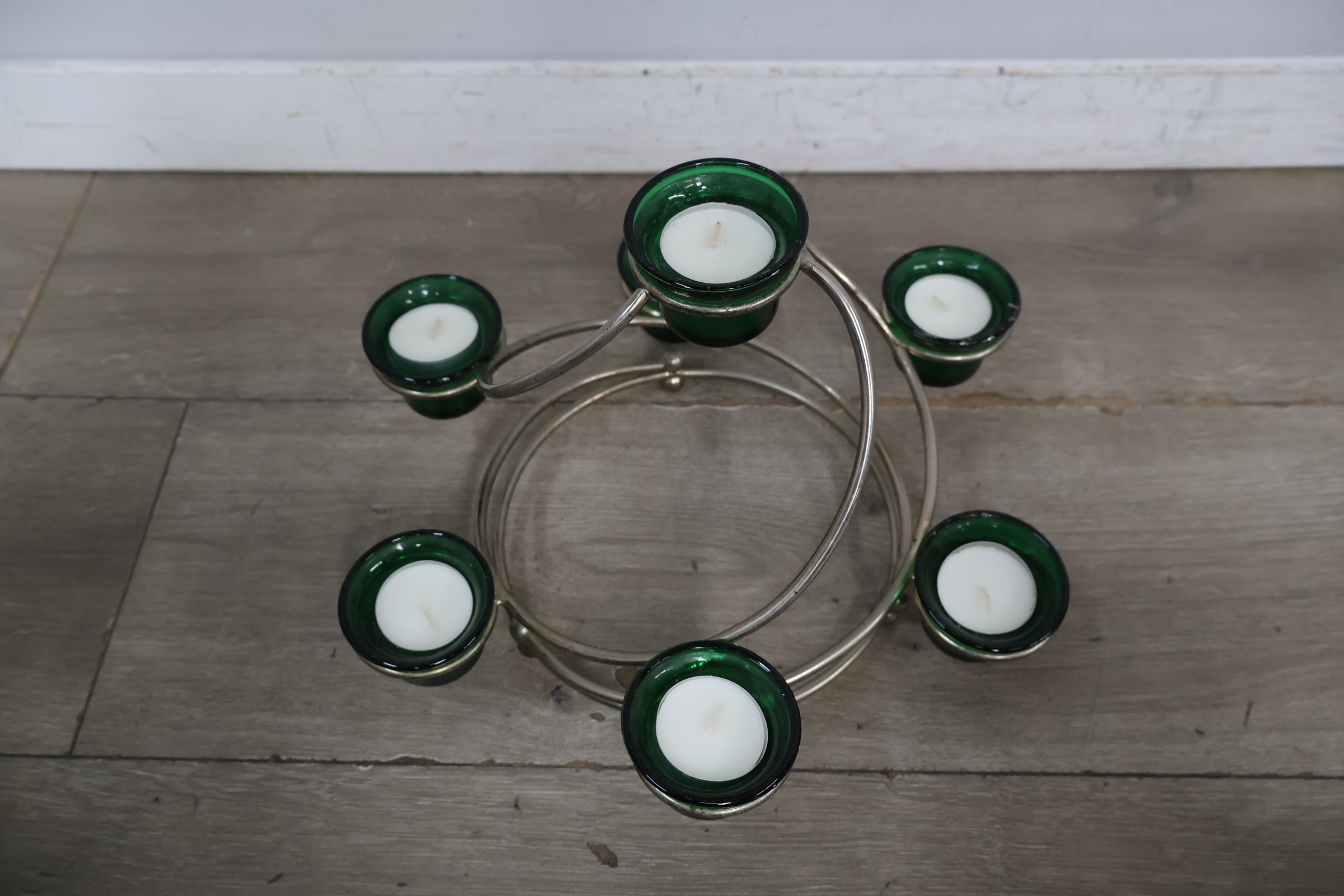 Metalen kandelaar met groene glazen houdertjes' – foto 6 – kavel bij GSD Auctions, Zoeterwoude
