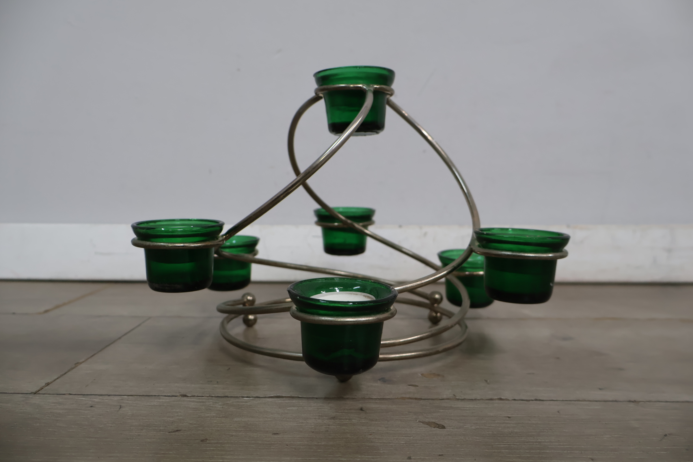 Metalen kandelaar met groene glazen houdertjes' – foto 7 – kavel bij GSD Auctions, Zoeterwoude