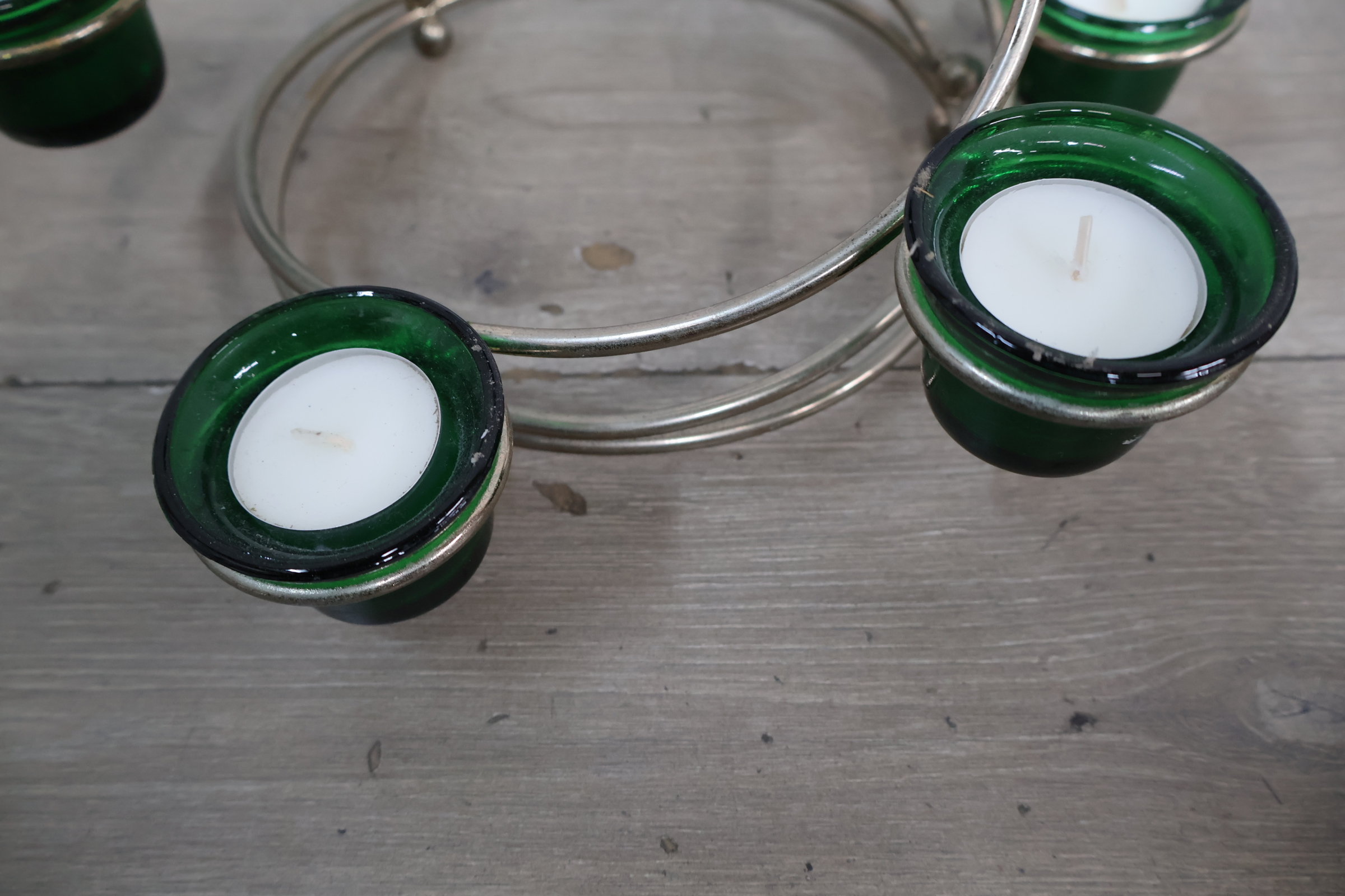 Metalen kandelaar met groene glazen houdertjes' – foto 8 – kavel bij GSD Auctions, Zoeterwoude