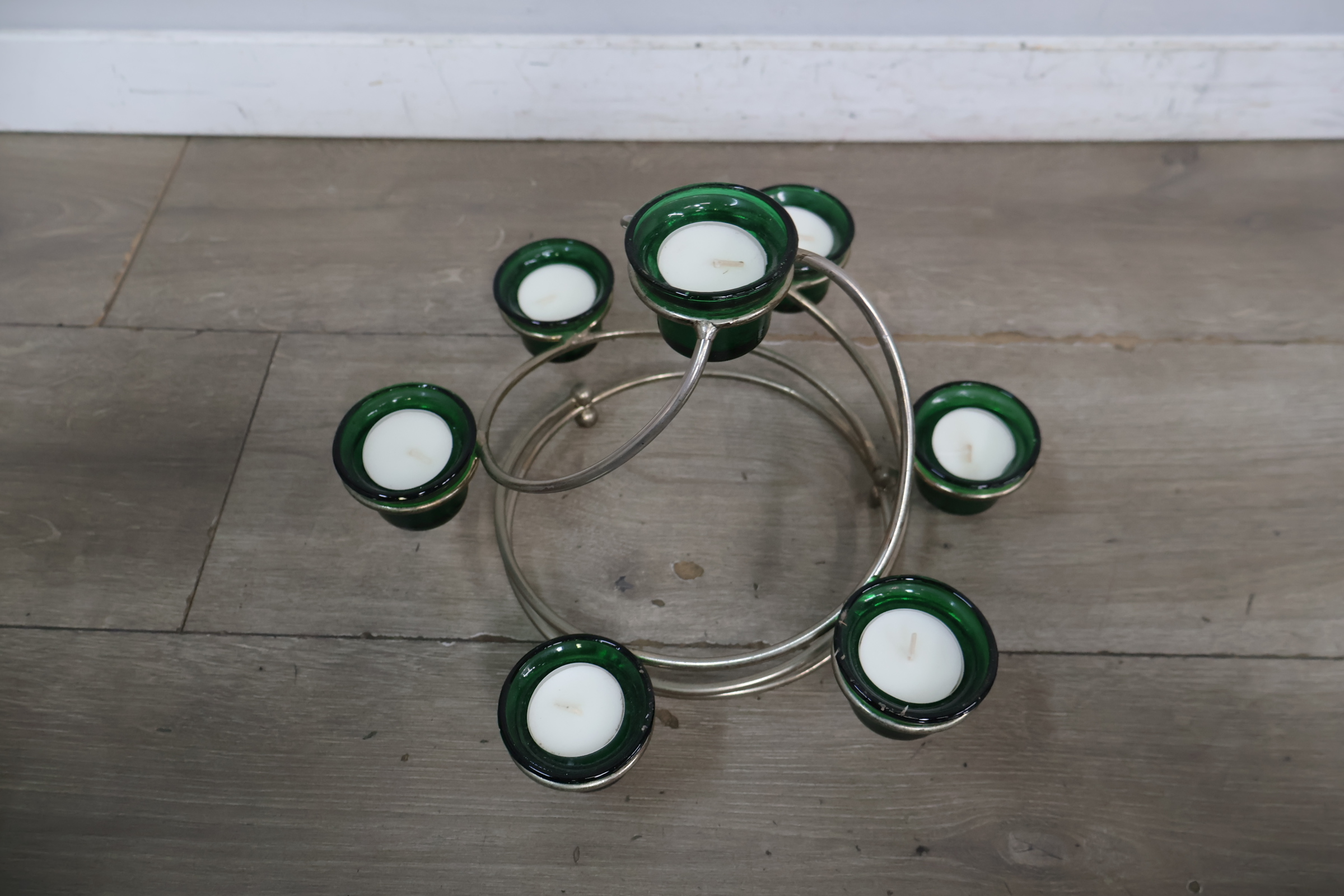 Metalen kandelaar met groene glazen houdertjes' – foto 9 – kavel bij GSD Auctions, Zoeterwoude