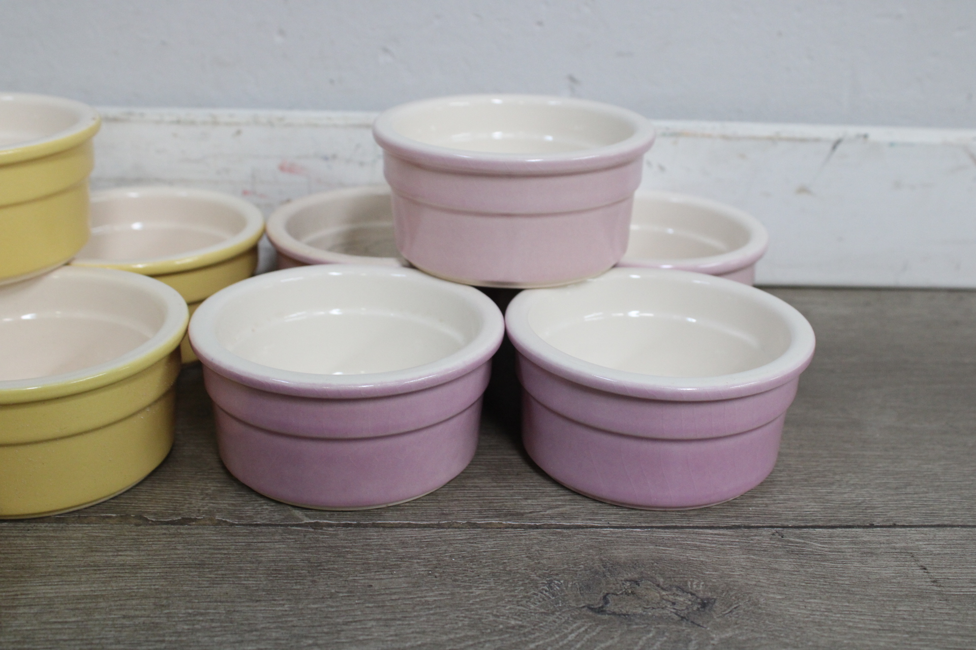 Set van keramische schaaltjes in pastelkleuren' – foto 3 – kavel bij GSD Auctions, Zoeterwoude