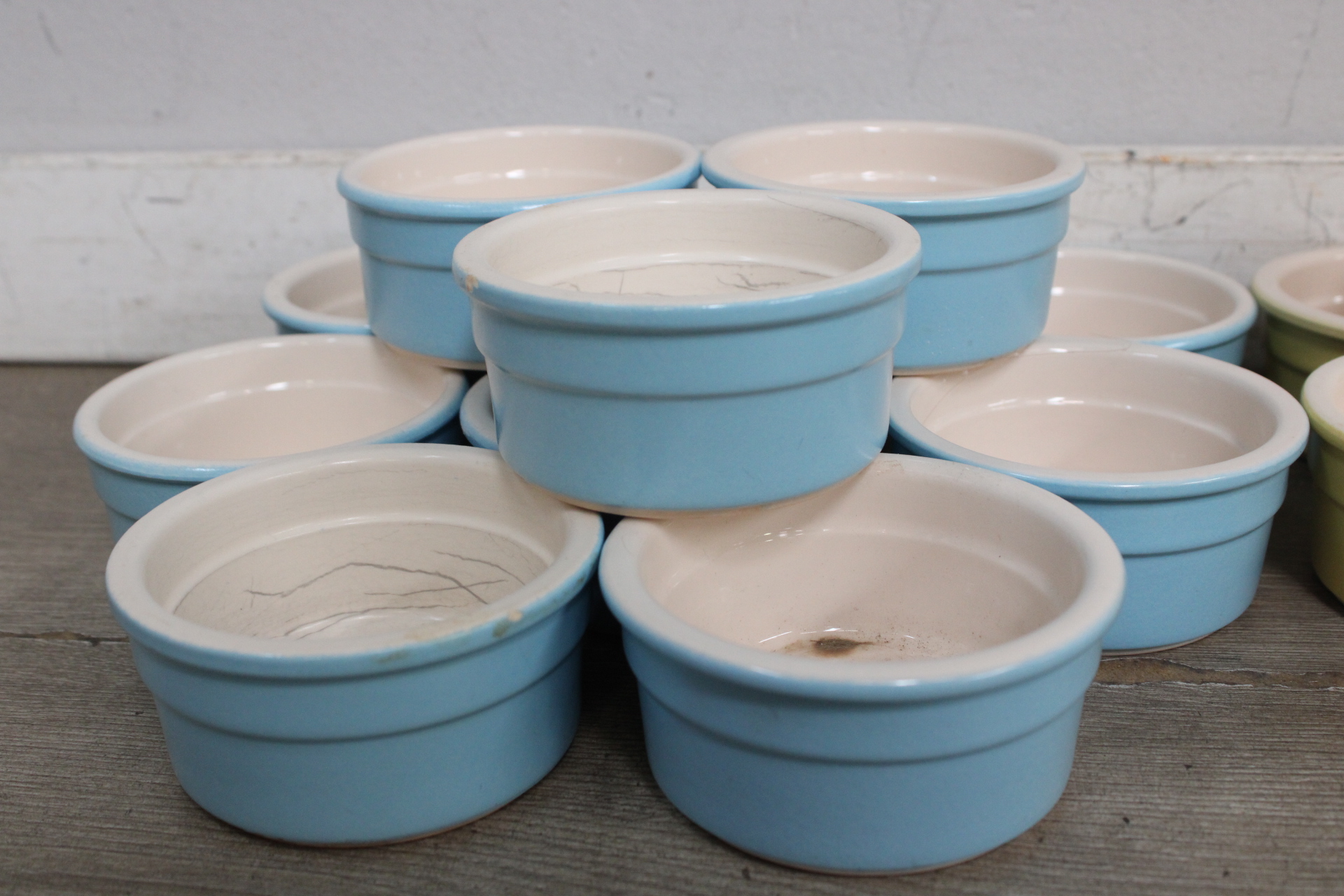 Set van keramische schaaltjes in pastelkleuren' – foto 5 – kavel bij GSD Auctions, Zoeterwoude