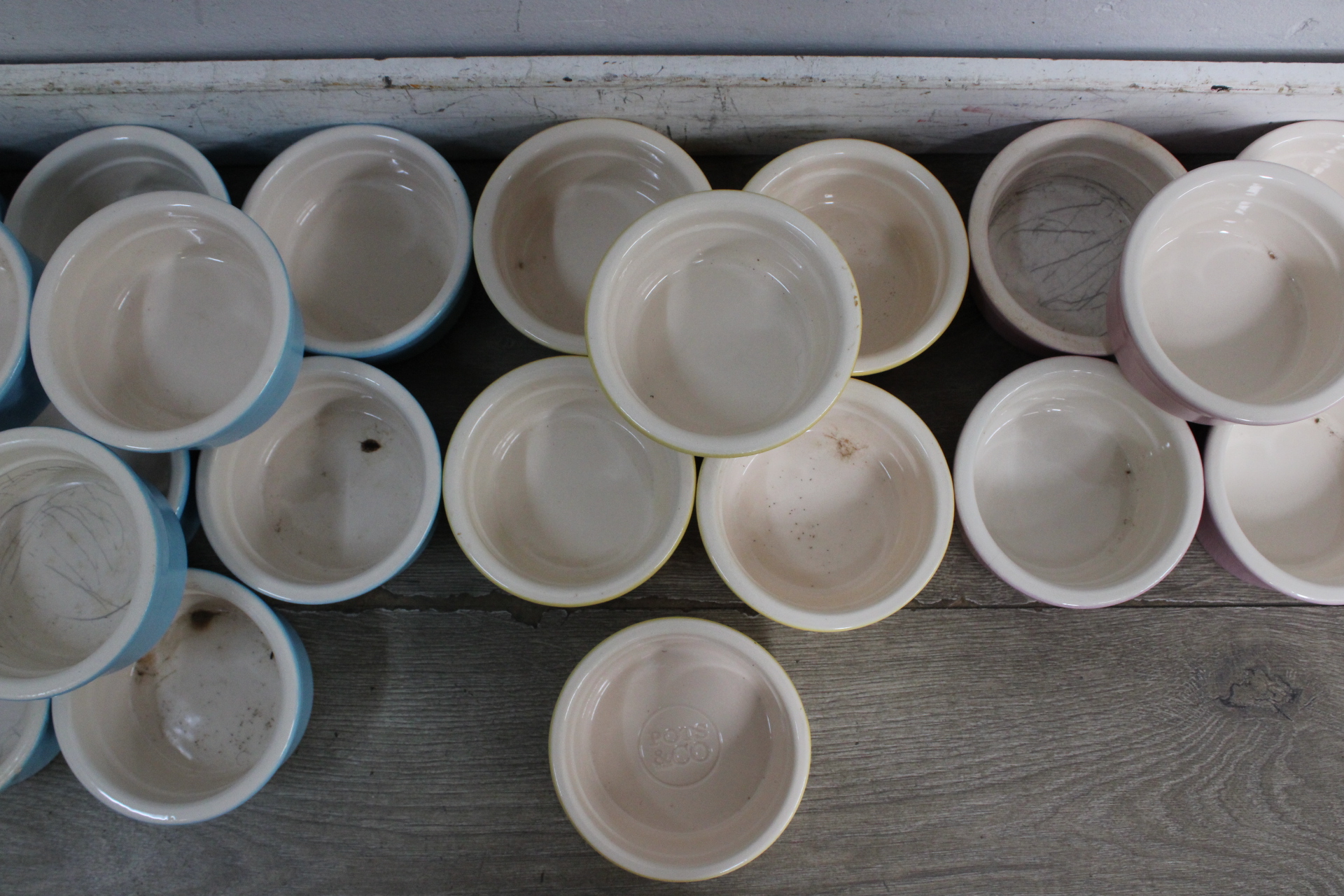 Set van keramische schaaltjes in pastelkleuren' – foto 7 – kavel bij GSD Auctions, Zoeterwoude