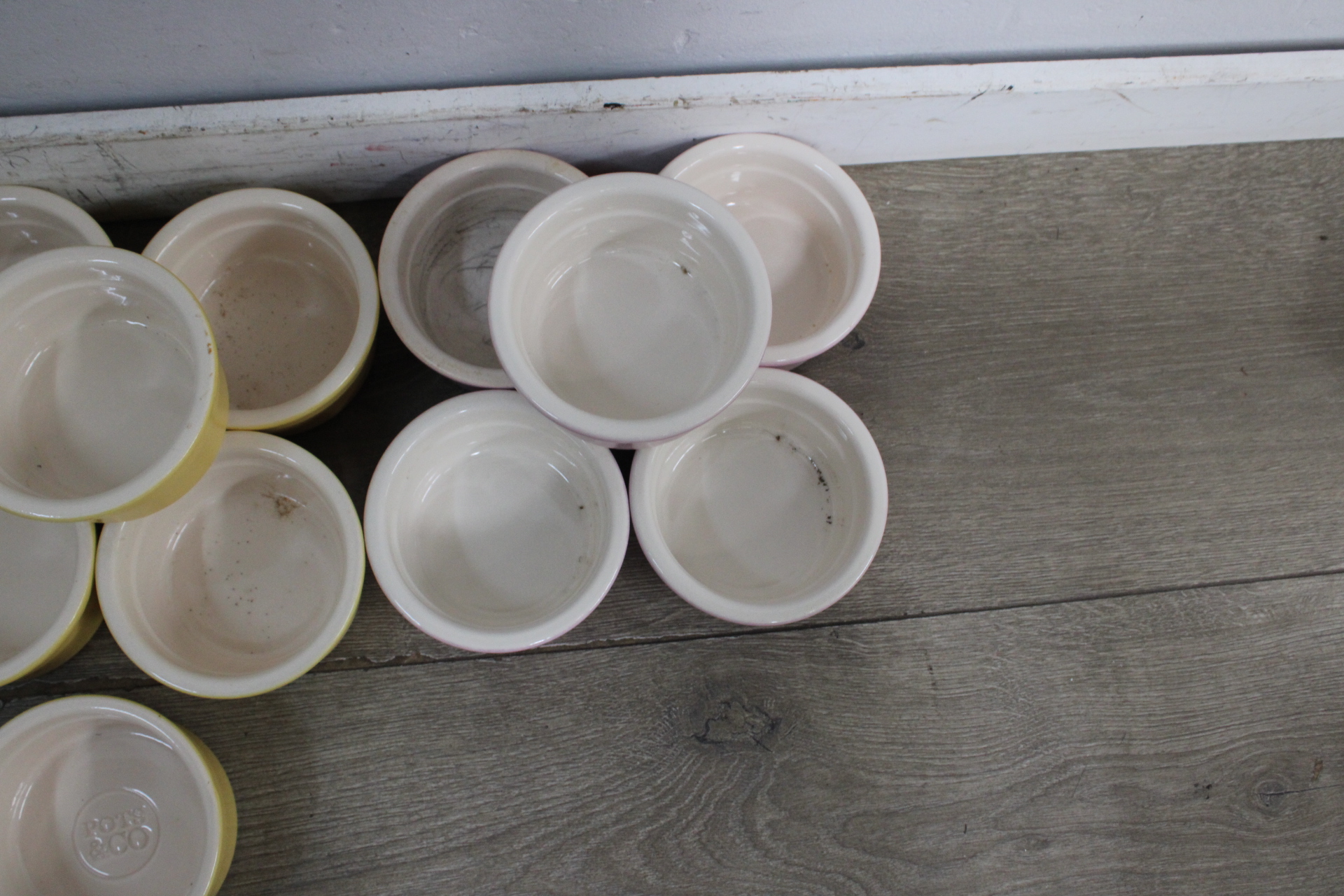 Set van keramische schaaltjes in pastelkleuren' – foto 8 – kavel bij GSD Auctions, Zoeterwoude