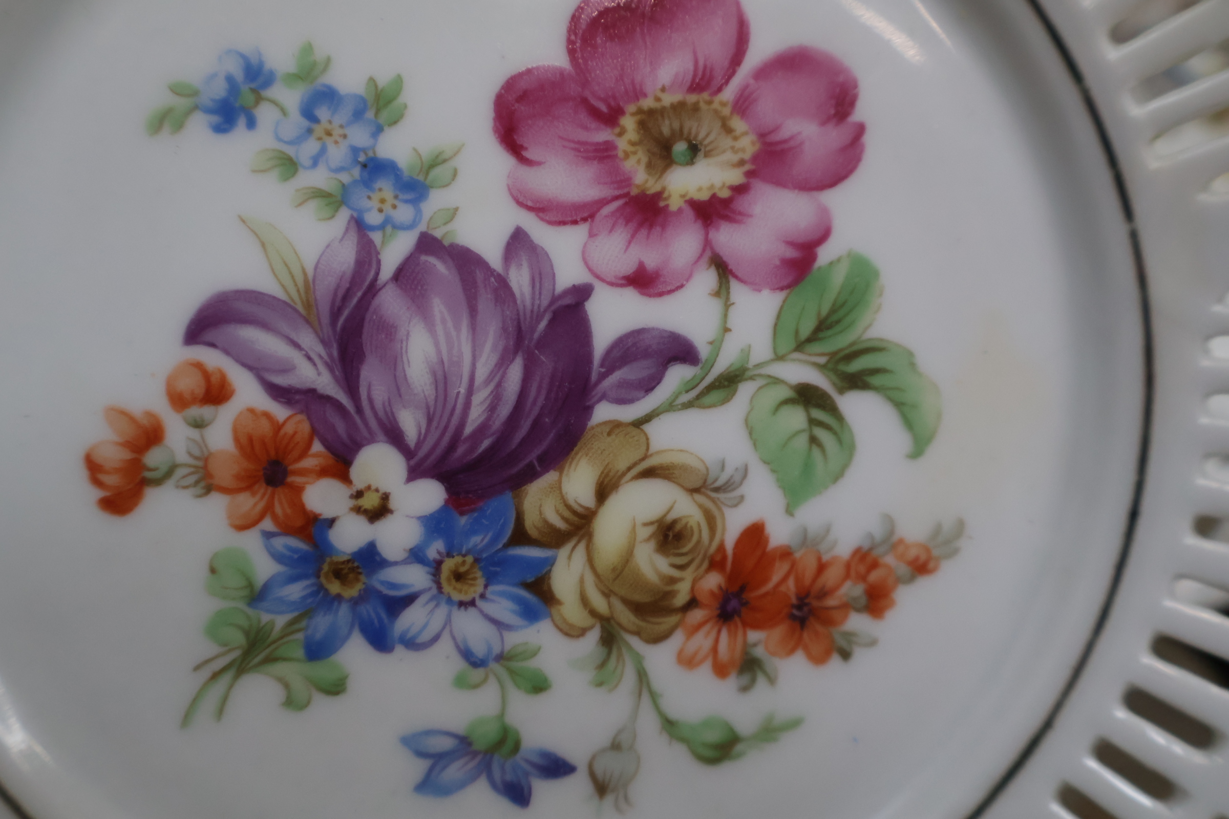 Set sierborden, gebaksborden met bloem- en vogeldecoraties – foto 7 – kavel bij GSD Auctions, Zoeterwoude