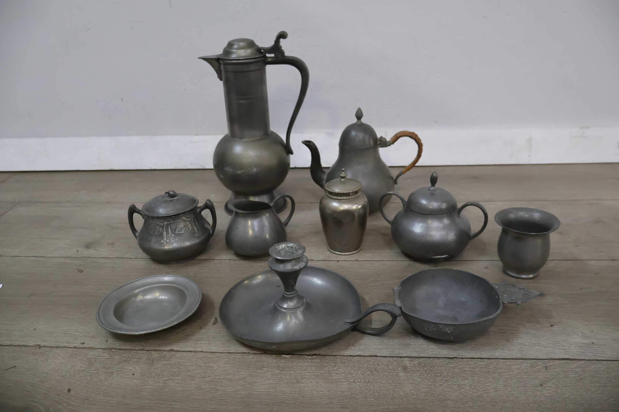 Set tinnen koffie en theeservies – foto 3 – kavel bij GSD Auctions, Zoeterwoude