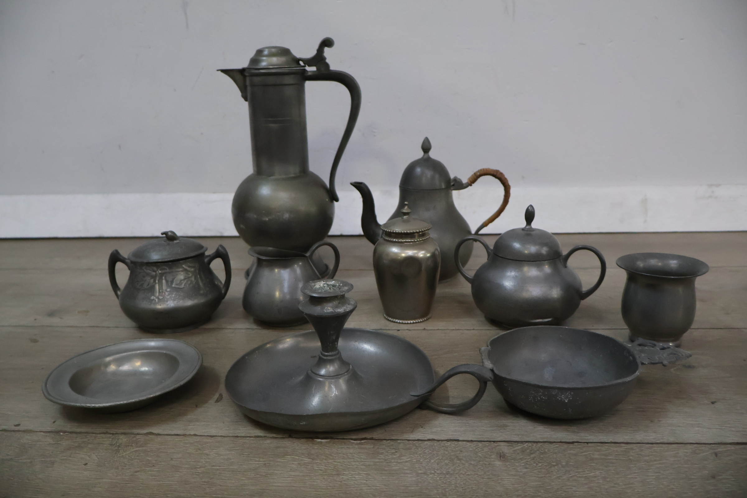 Set tinnen koffie en theeservies – foto 4 – kavel bij GSD Auctions, Zoeterwoude