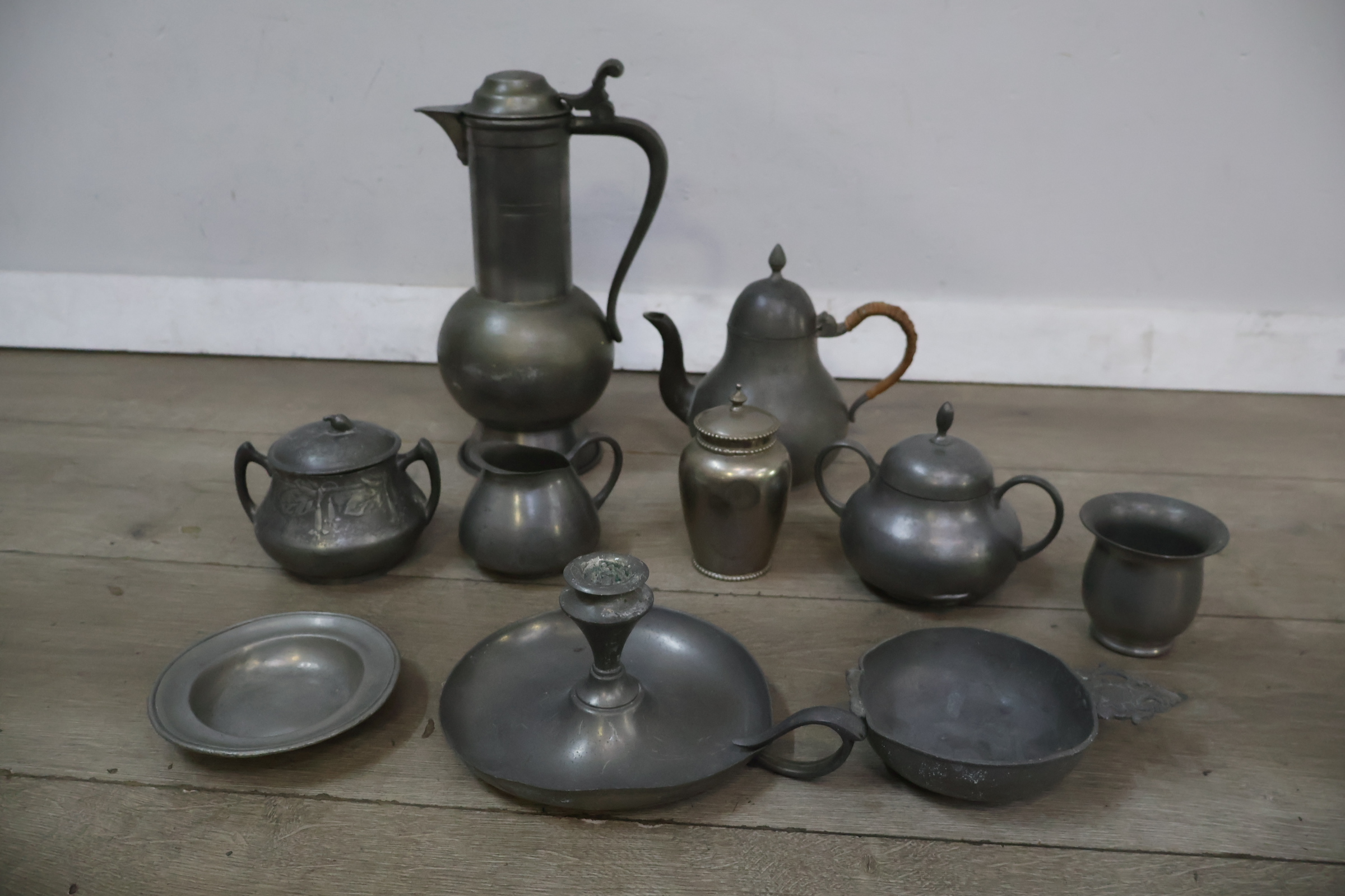 Set tinnen koffie en theeservies – foto 5 – kavel bij GSD Auctions, Zoeterwoude