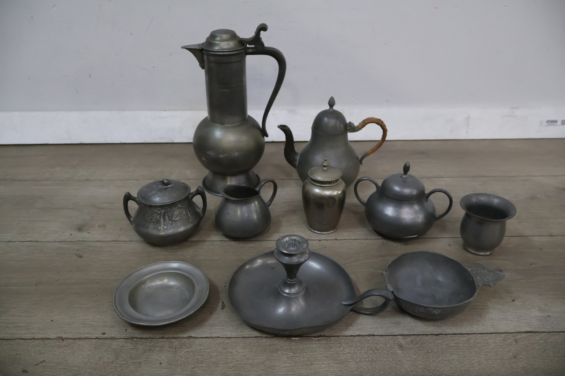 Set tinnen koffie en theeservies – foto 6 – kavel bij GSD Auctions, Zoeterwoude
