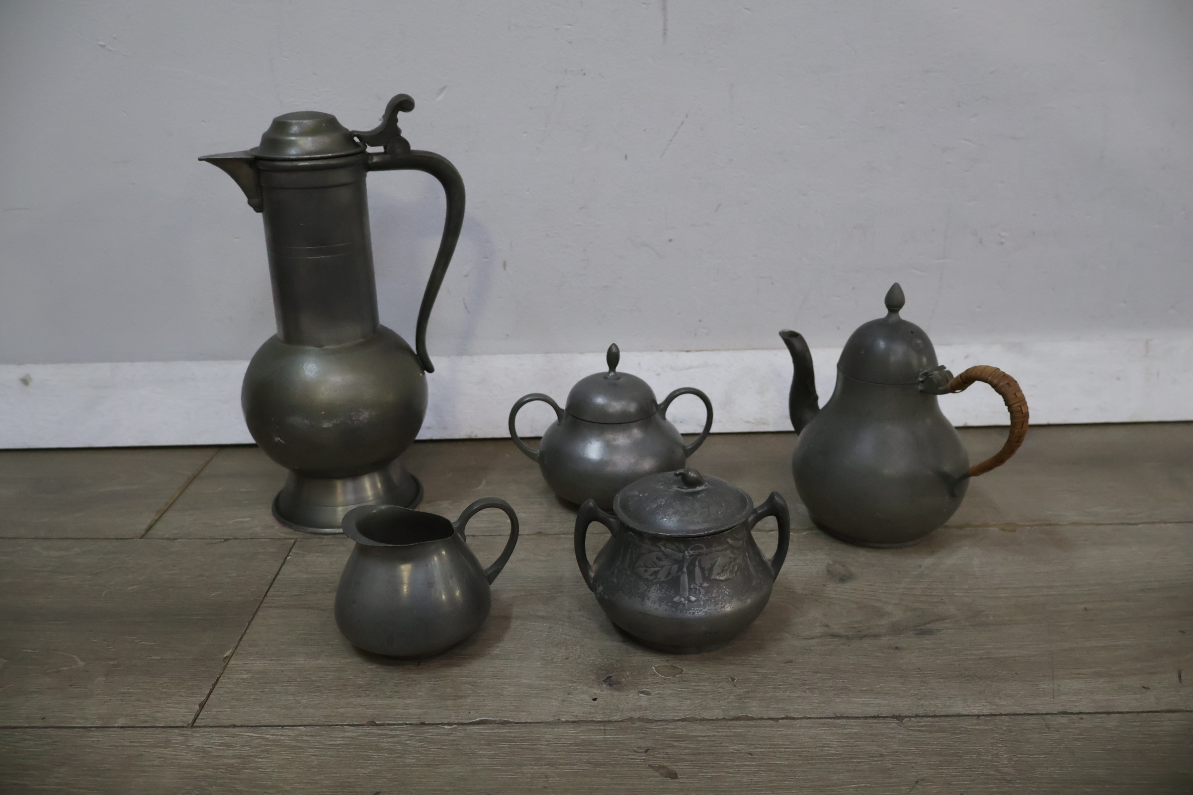 Set tinnen koffie en theeservies – foto 7 – kavel bij GSD Auctions, Zoeterwoude
