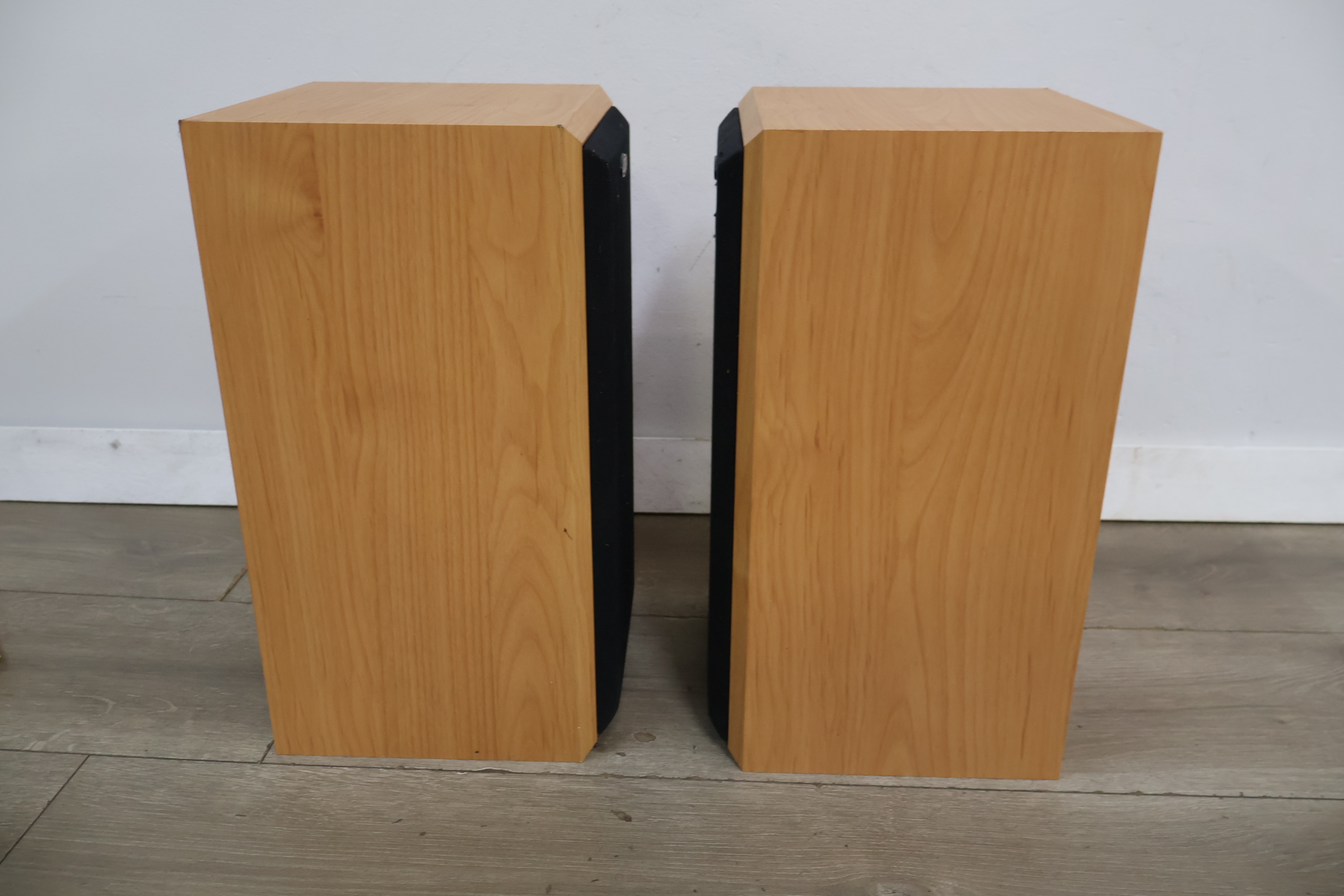 Elac Century 150 luidsprekerset – foto 9 – kavel bij GSD Auctions, Zoeterwoude