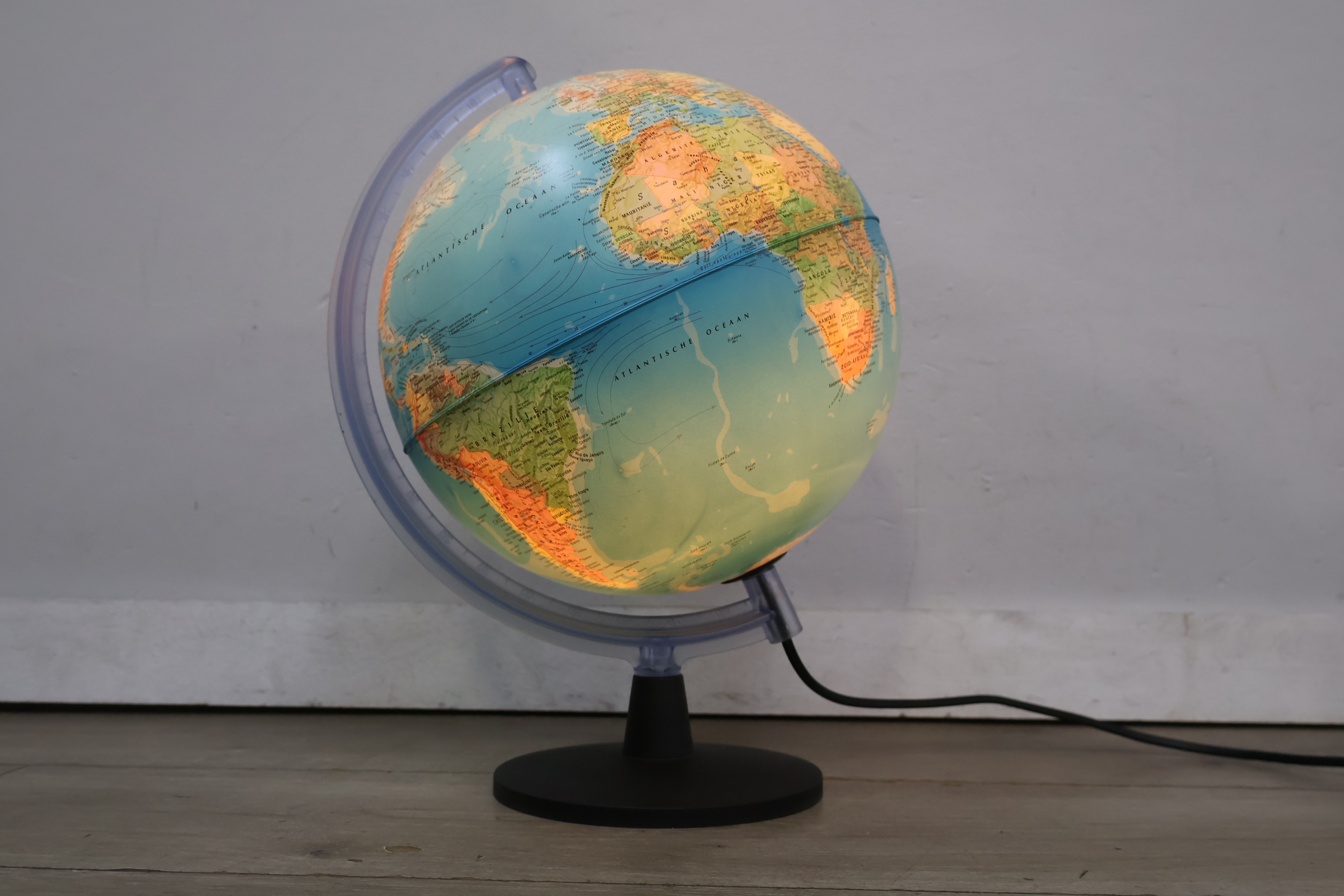 Verlichte wereldbol op standaard – foto 5 – kavel bij GSD Auctions, Zoeterwoude