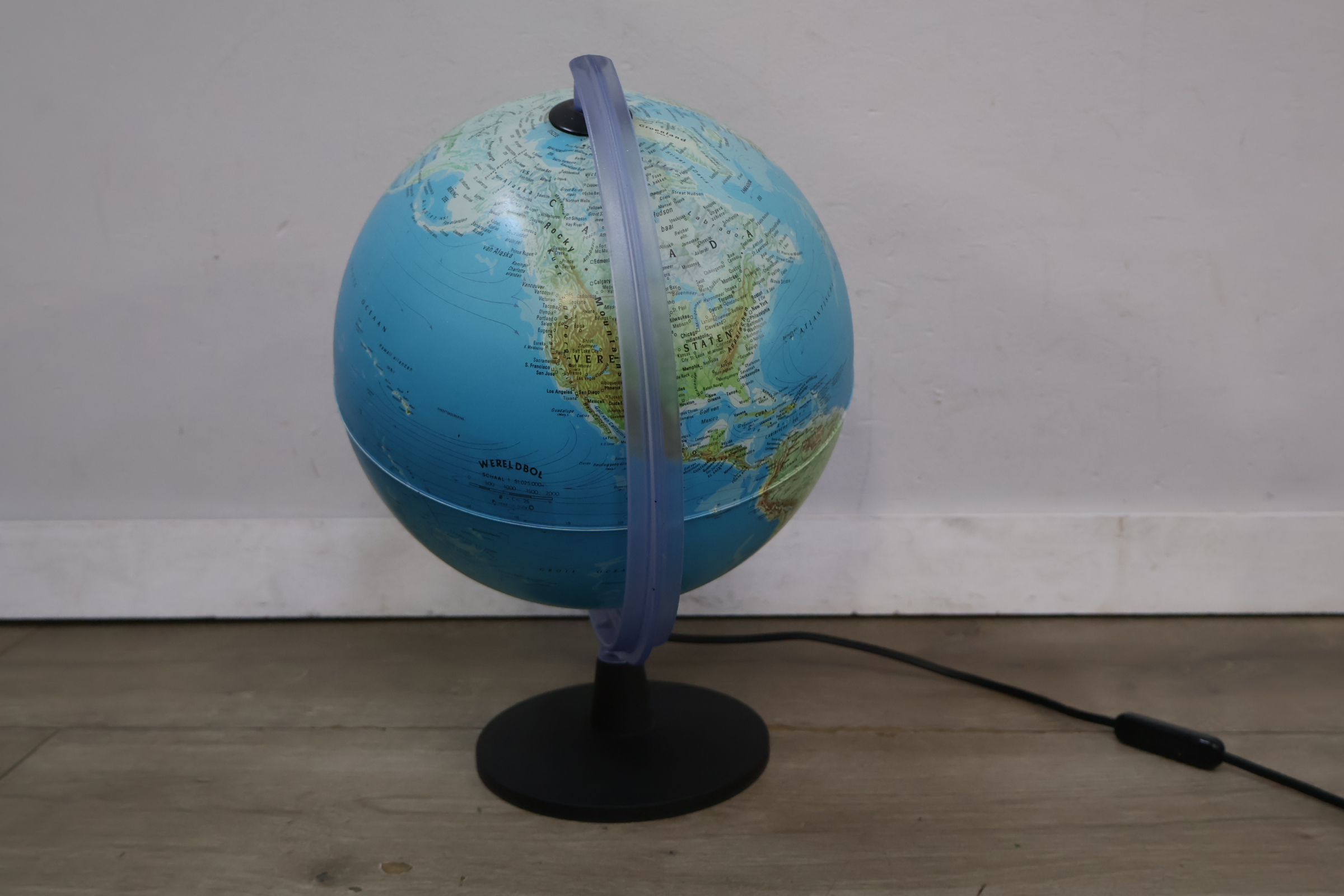 Verlichte wereldbol op standaard – foto 7 – kavel bij GSD Auctions, Zoeterwoude