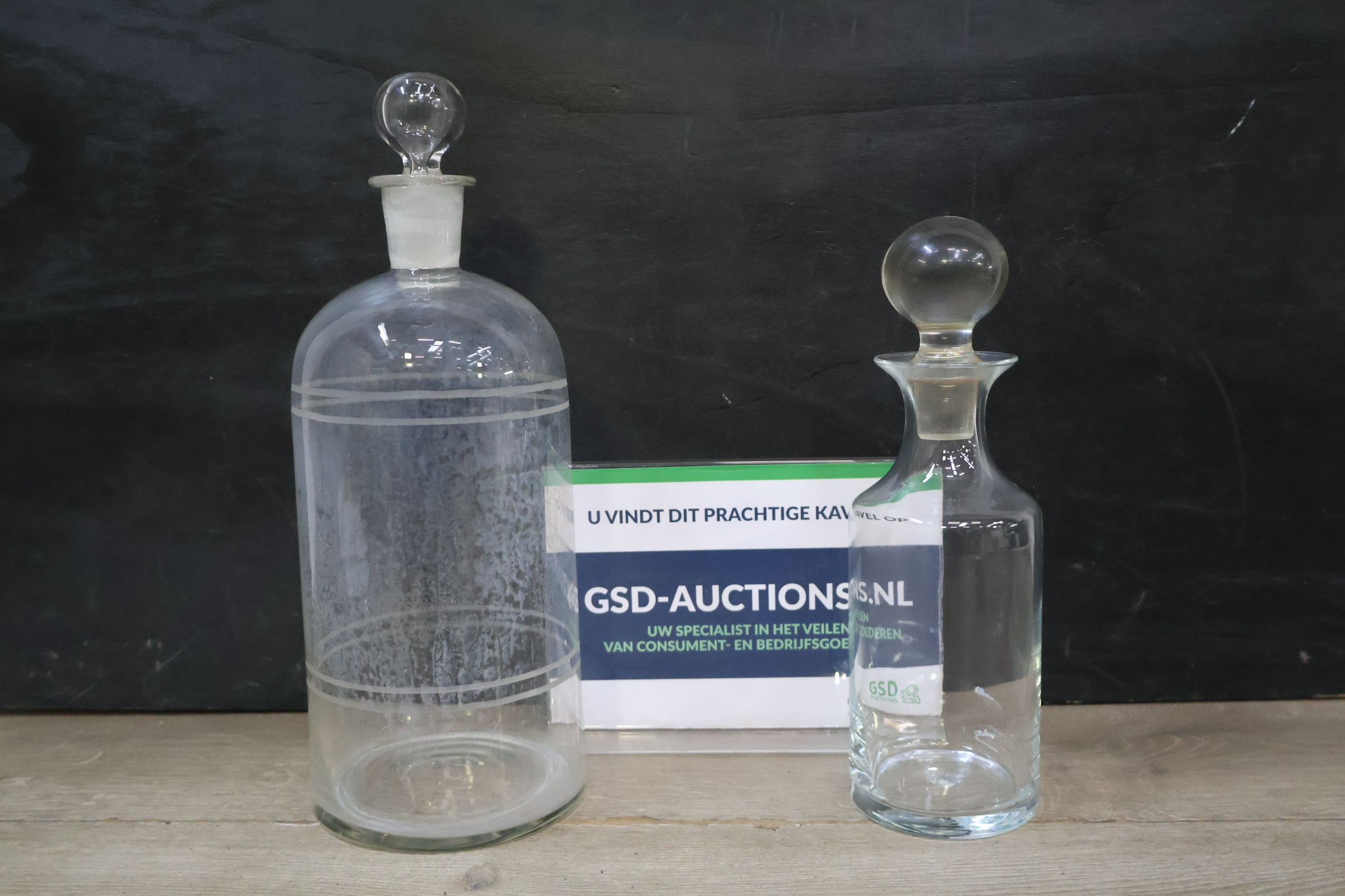 Set glazen karafflessen met glazen stop – foto 2 – kavel bij GSD Auctions, Zoeterwoude