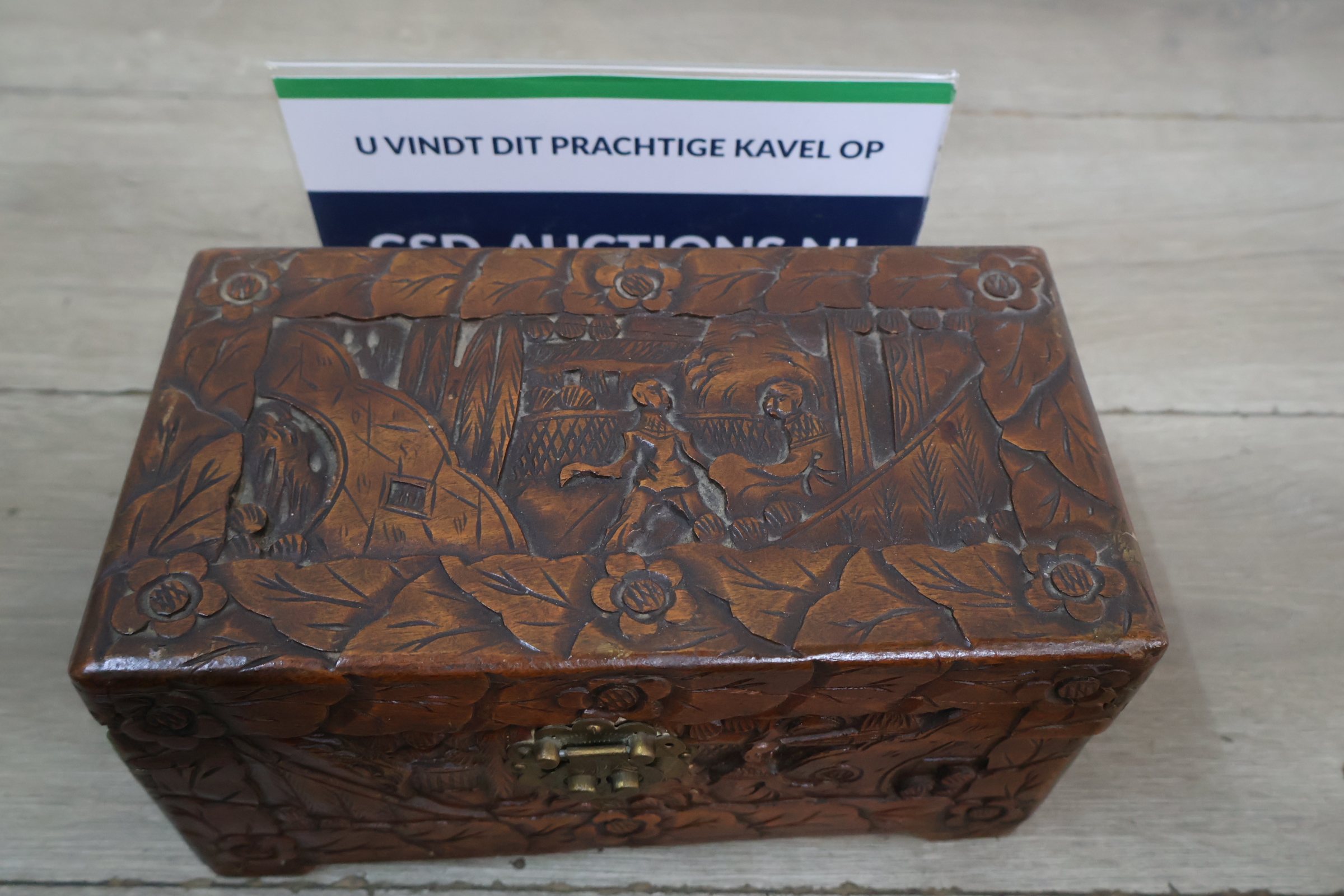Houten sieradendoos met bloem- en figurenmotief – foto 2 – kavel bij GSD Auctions, Zoeterwoude