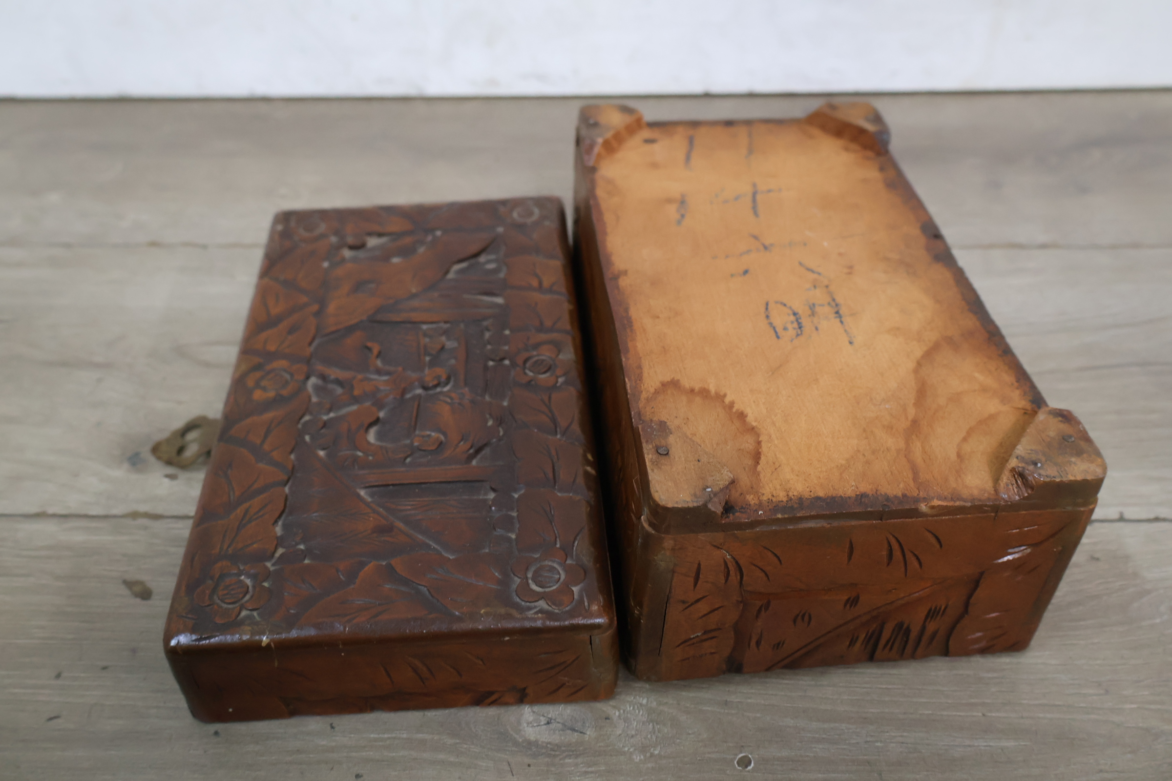 Houten sieradendoos met bloem- en figurenmotief – foto 9 – kavel bij GSD Auctions, Zoeterwoude